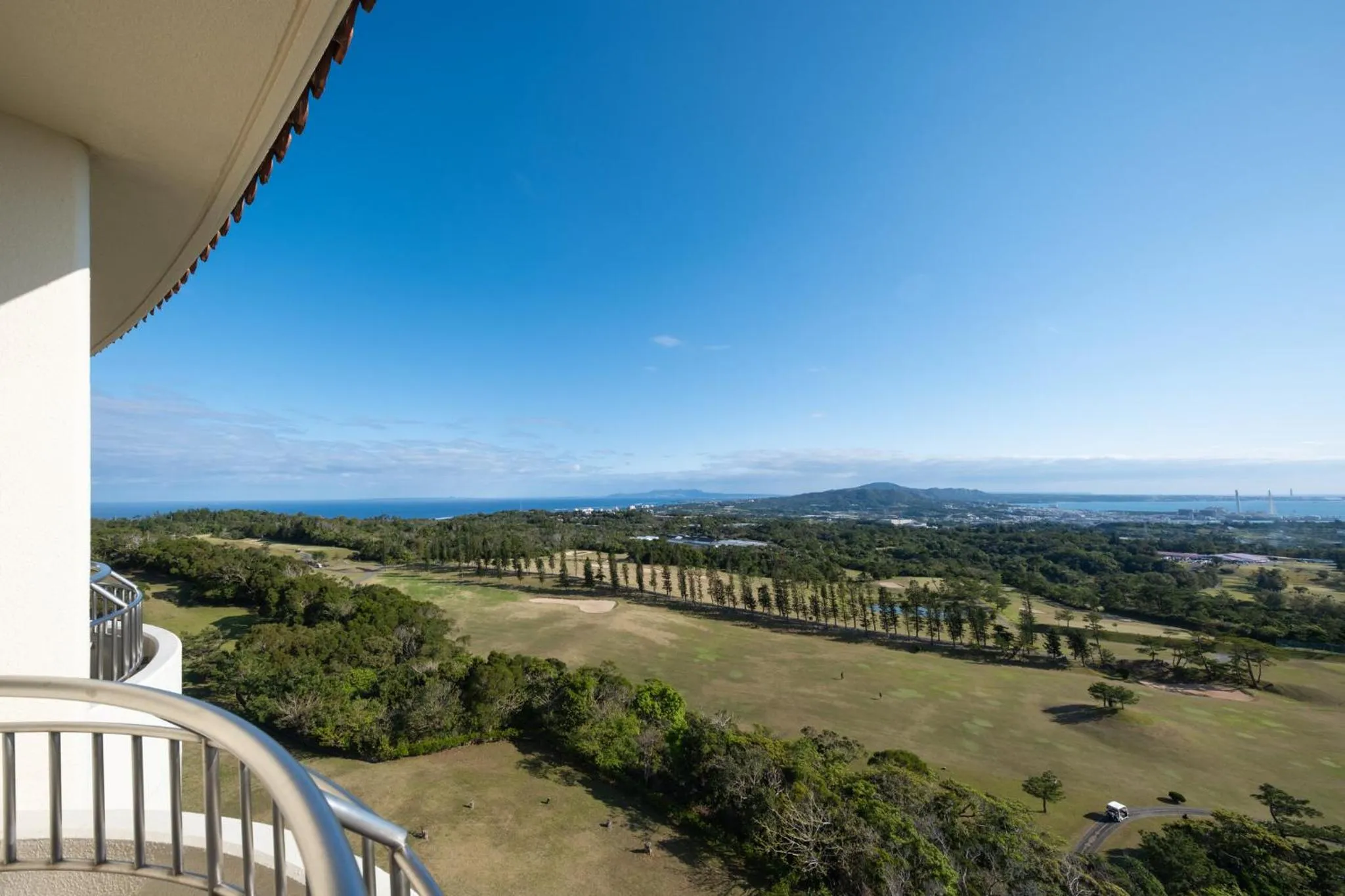Photo of the whole room in ANA Crowne Plaza Resort Okinawa Uruma Hills By IHG