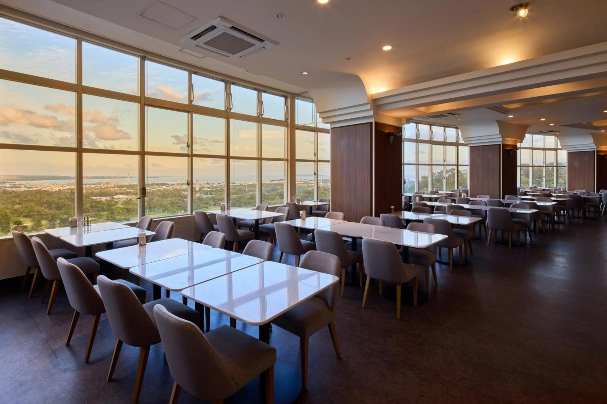 Restaurant/places to eat in ANA Crowne Plaza Resort Okinawa Uruma Hills By IHG