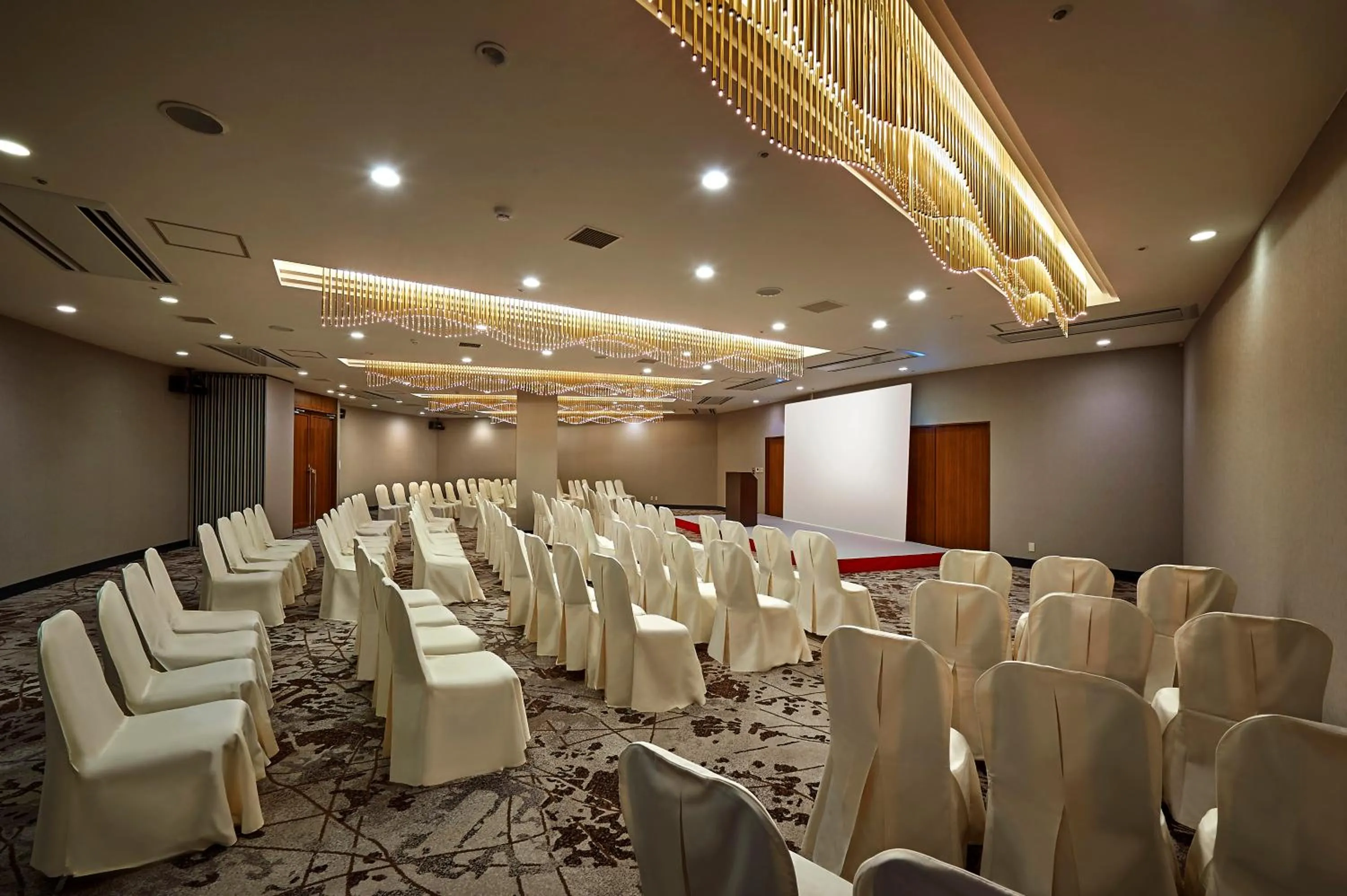 Business facilities in ANA Crowne Plaza Resort Okinawa Uruma Hills By IHG