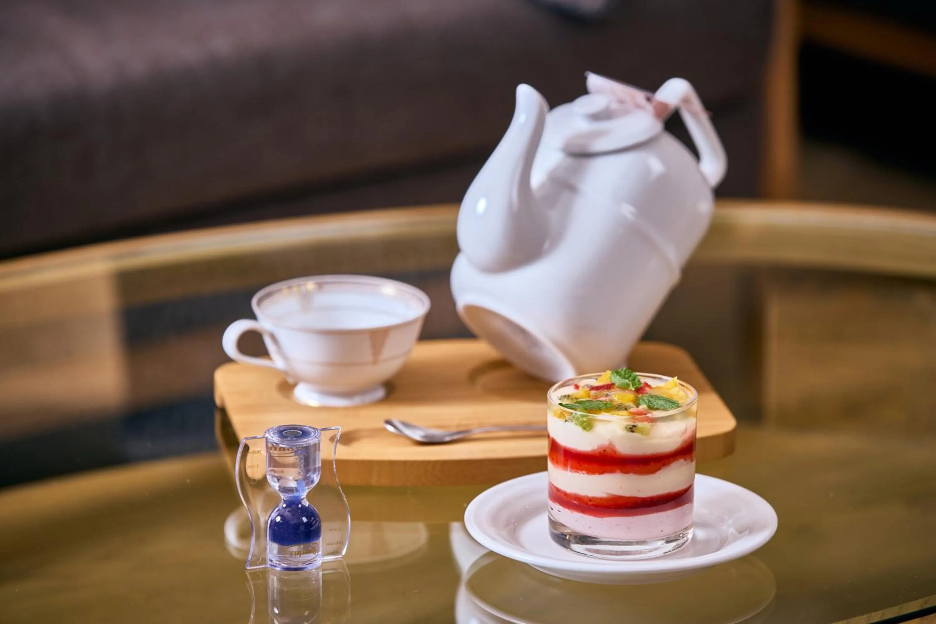 Lounge or bar in ANA Crowne Plaza Resort Okinawa Uruma Hills By IHG