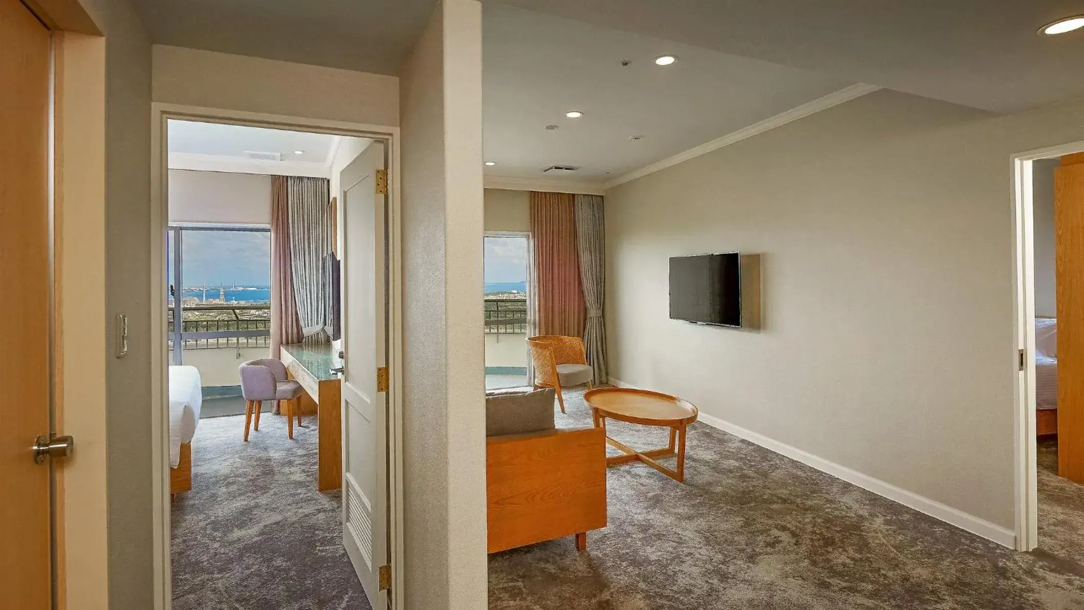 Photo of the whole room in ANA Crowne Plaza Resort Okinawa Uruma Hills By IHG Photo of the whole room in ANA Crowne Plaza Resort Okinawa Uruma Hills By IHG