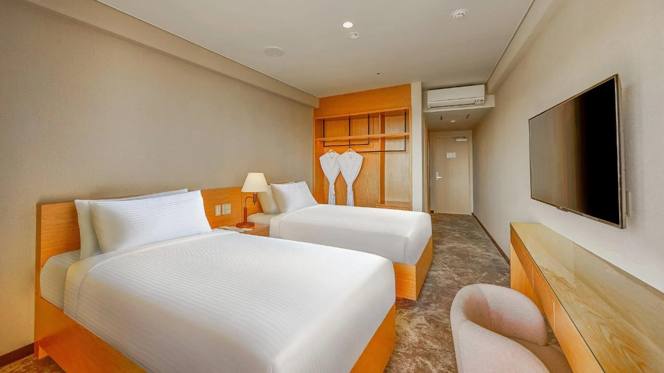 Photo of the whole room, Bed in ANA Crowne Plaza Resort Okinawa Uruma Hills By IHG
