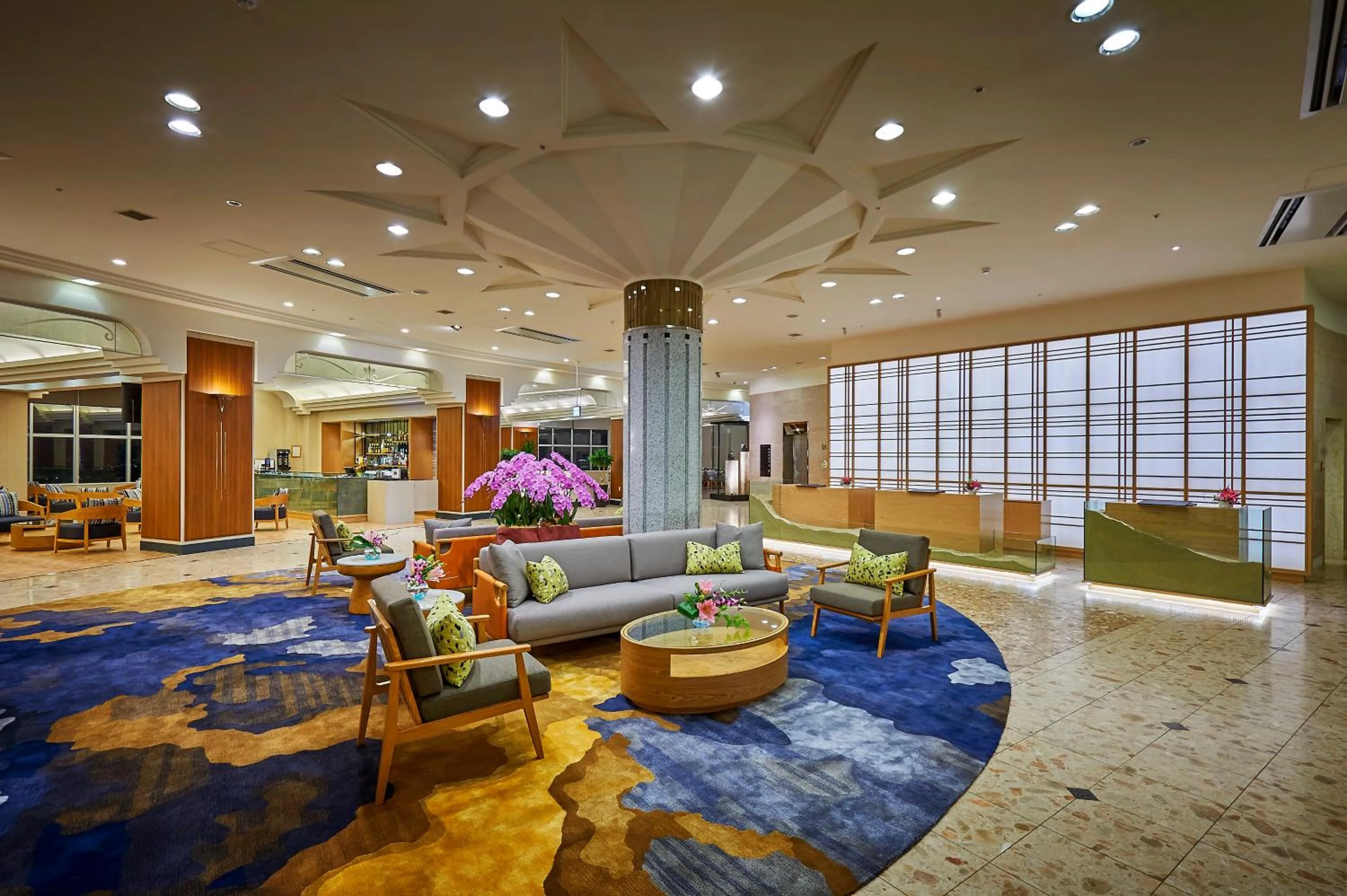 Lobby or reception in ANA Crowne Plaza Resort Okinawa Uruma Hills By IHG