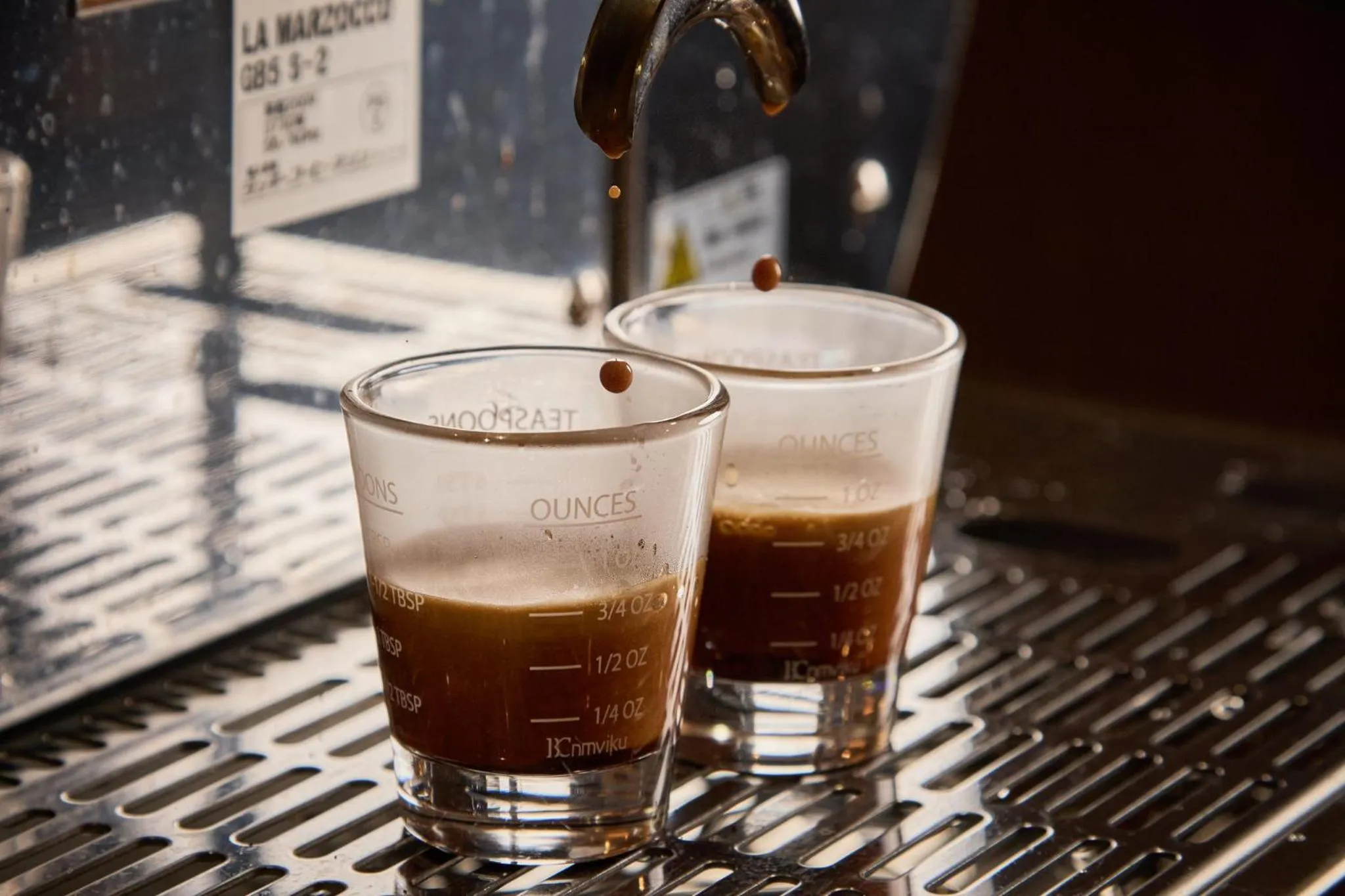 Lounge or bar in ANA Crowne Plaza Resort Okinawa Uruma Hills By IHG