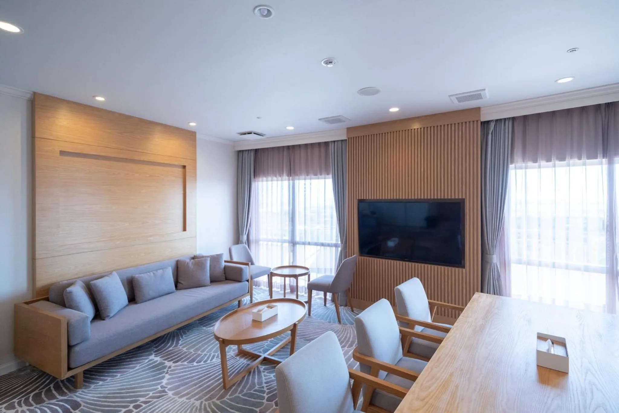 Photo of the whole room in ANA Crowne Plaza Resort Okinawa Uruma Hills By IHG