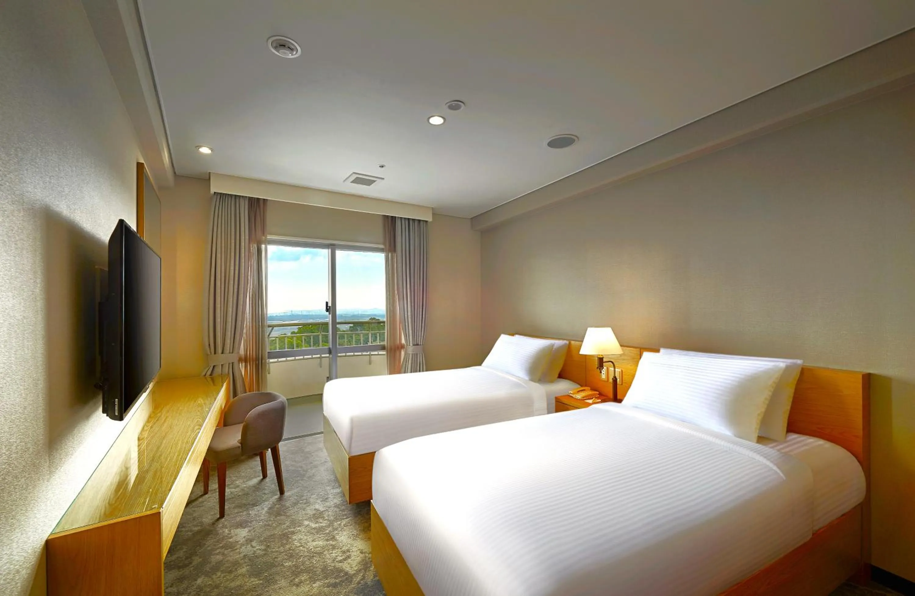 Photo of the whole room, Bed in ANA Crowne Plaza Resort Okinawa Uruma Hills By IHG