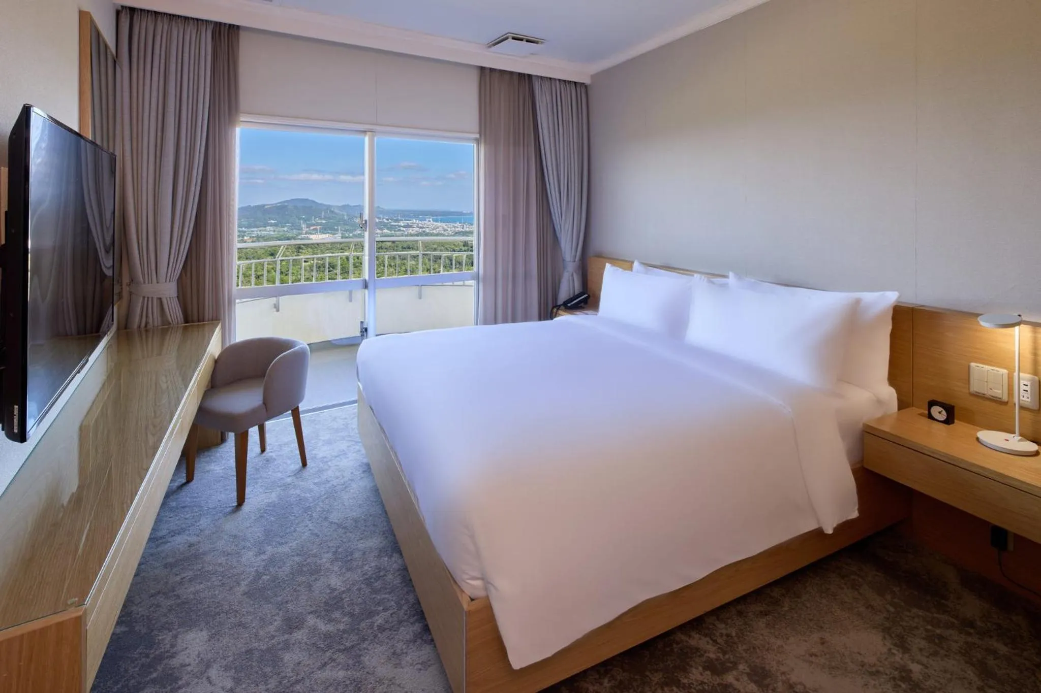 Photo of the whole room, Bed in ANA Crowne Plaza Resort Okinawa Uruma Hills By IHG