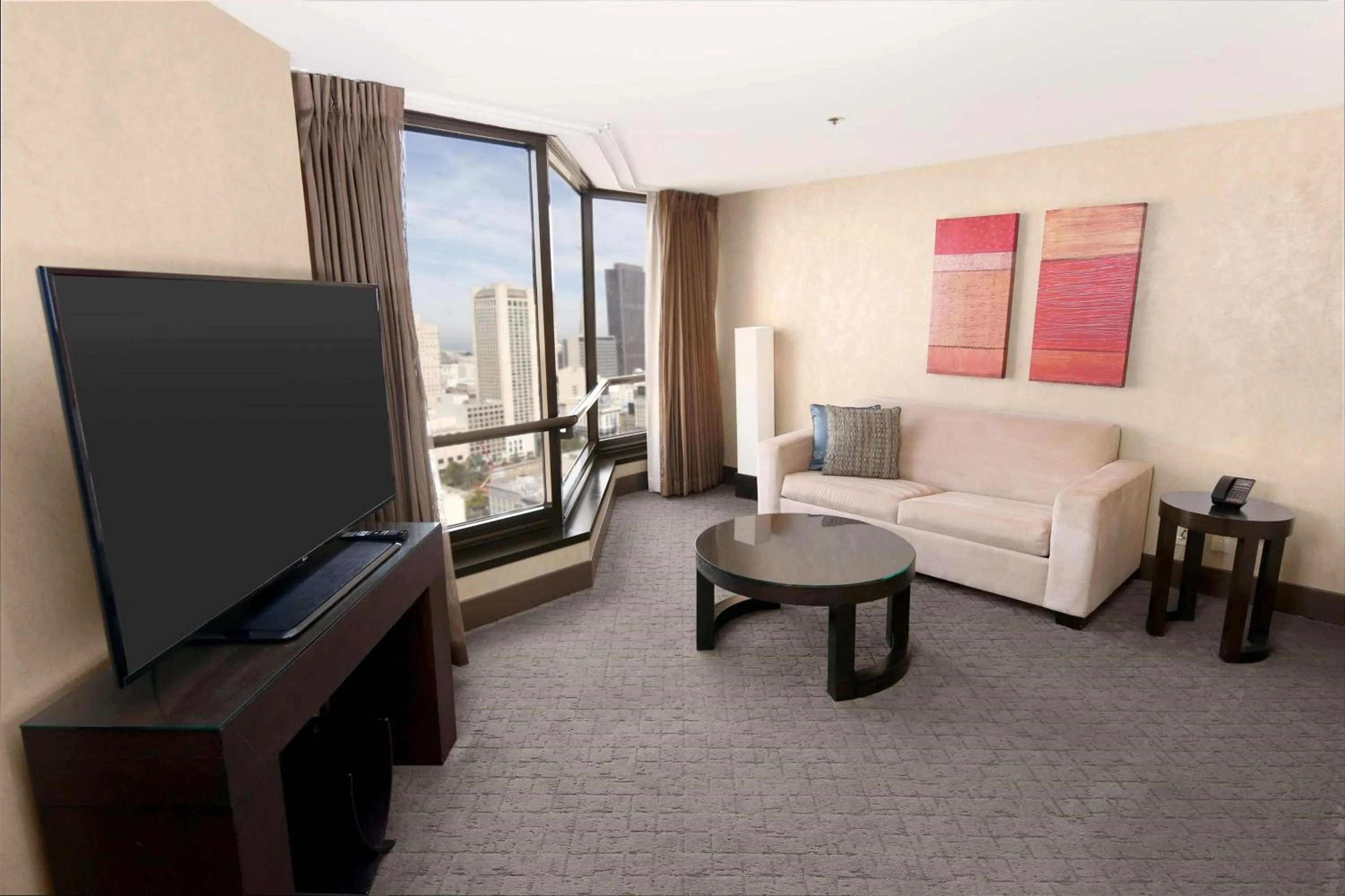 Living room, Bed in Hilton Parc 55 San Francisco Union Square