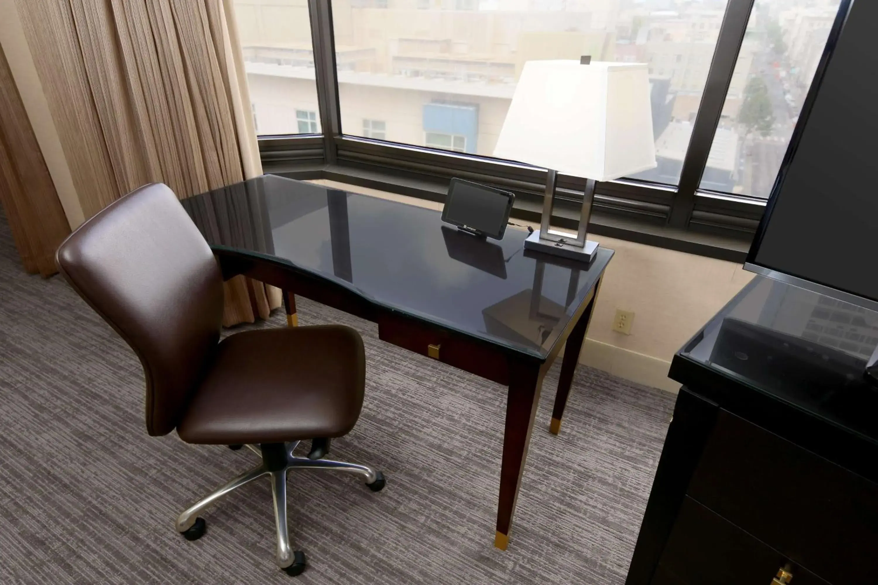 Corner King Room in Hilton Parc 55 San Francisco Union Square Corner King Room in Hilton Parc 55 San Francisco Union Square