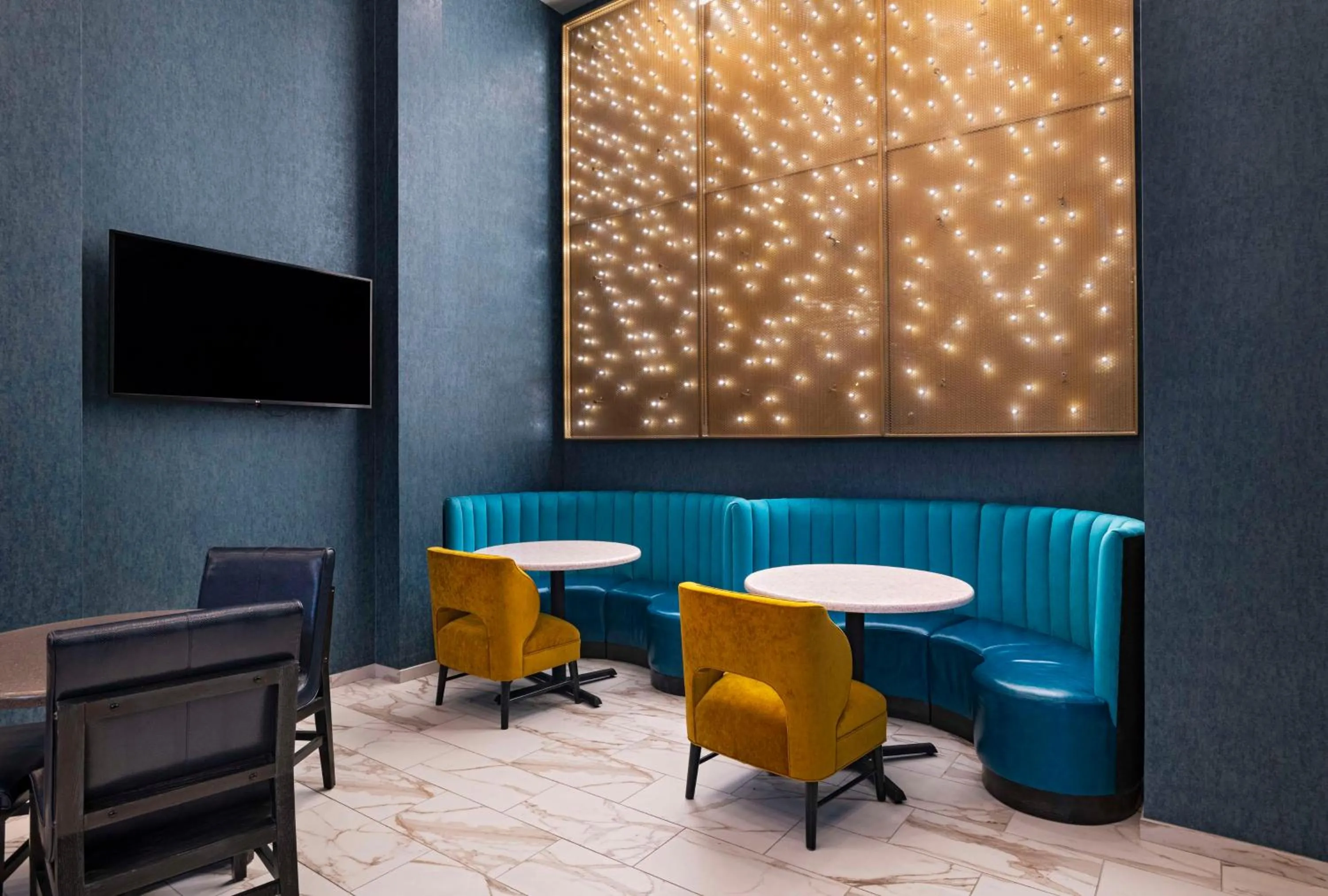 Restaurant/places to eat in Hyatt Place Tulsa/Downtown