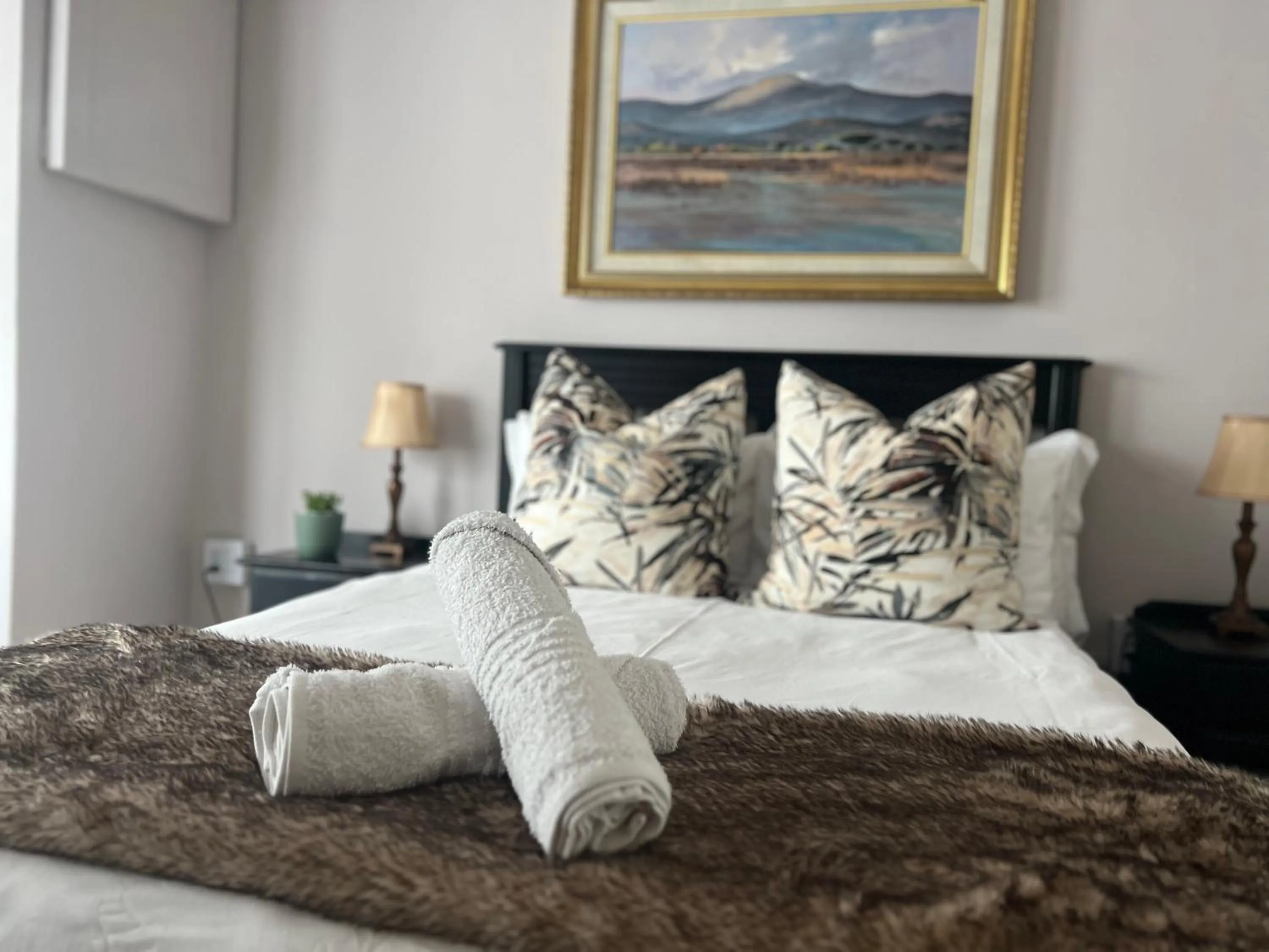 Bed in Silken Trap Guest House NO LOADSHEDDING