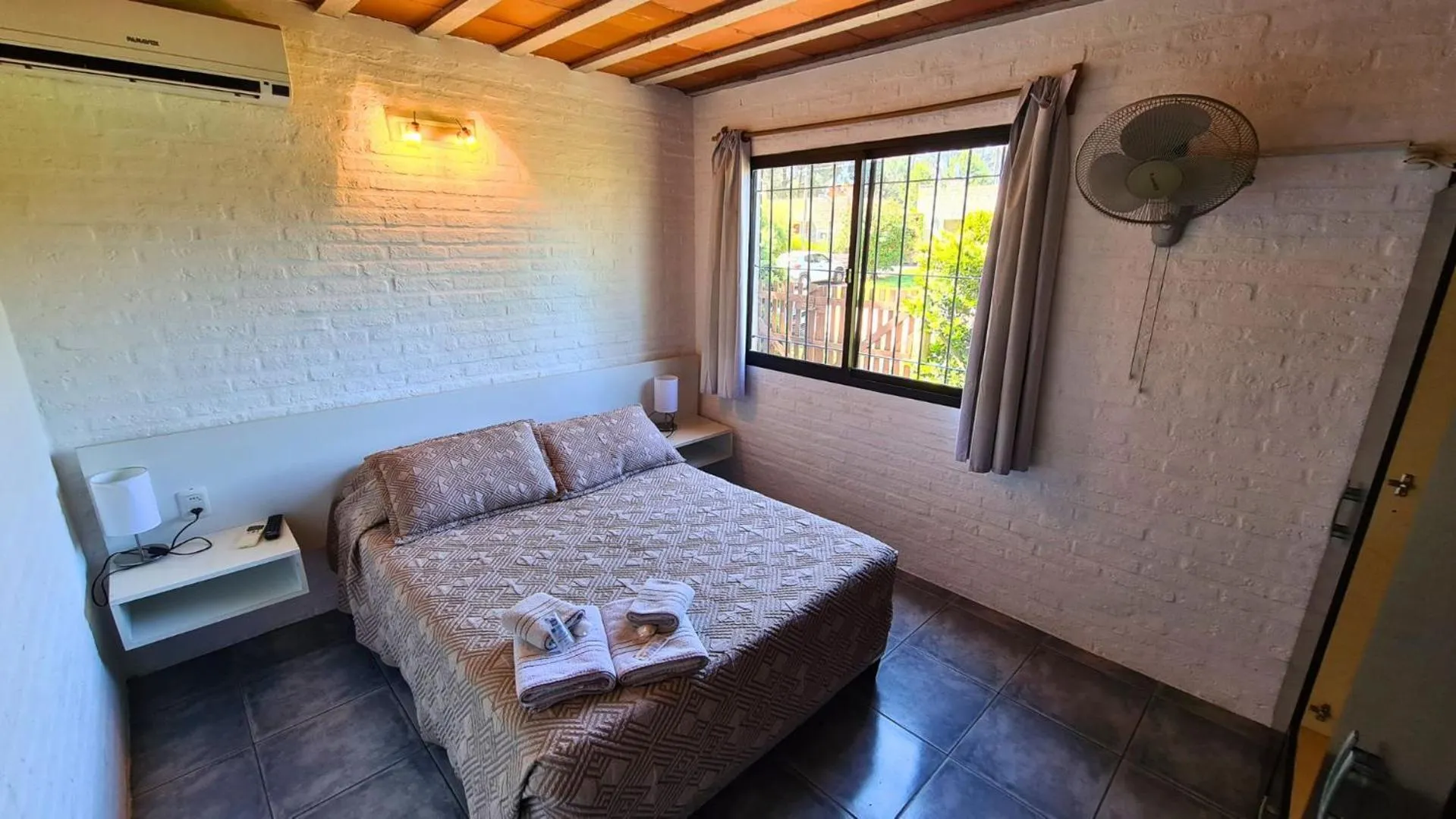 Bedroom, Bed in Complejo Cabañas Piriápolis