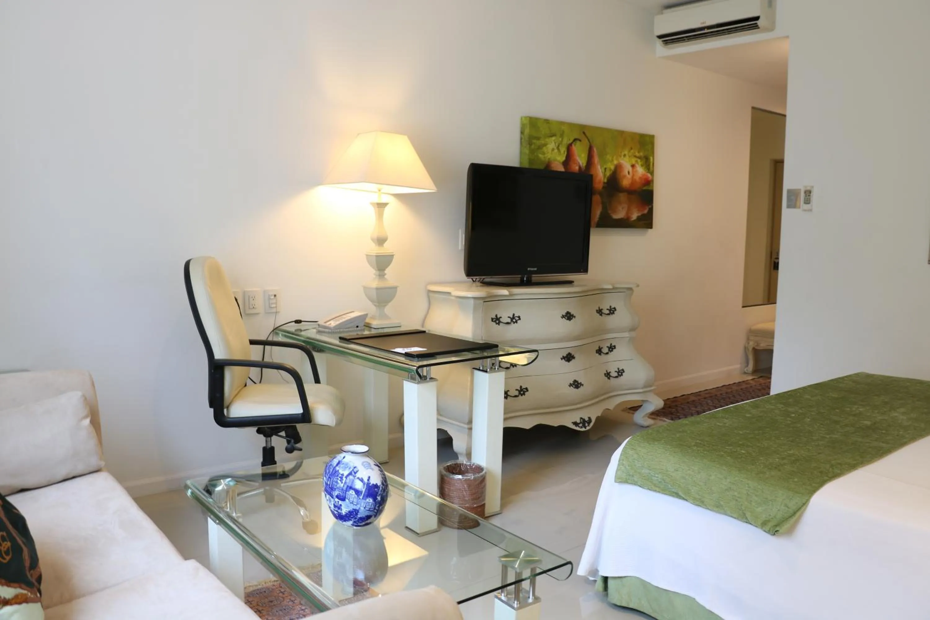 Bedroom, Bed in Hilton MM Grand Hotel Puebla, Tapestry Collection