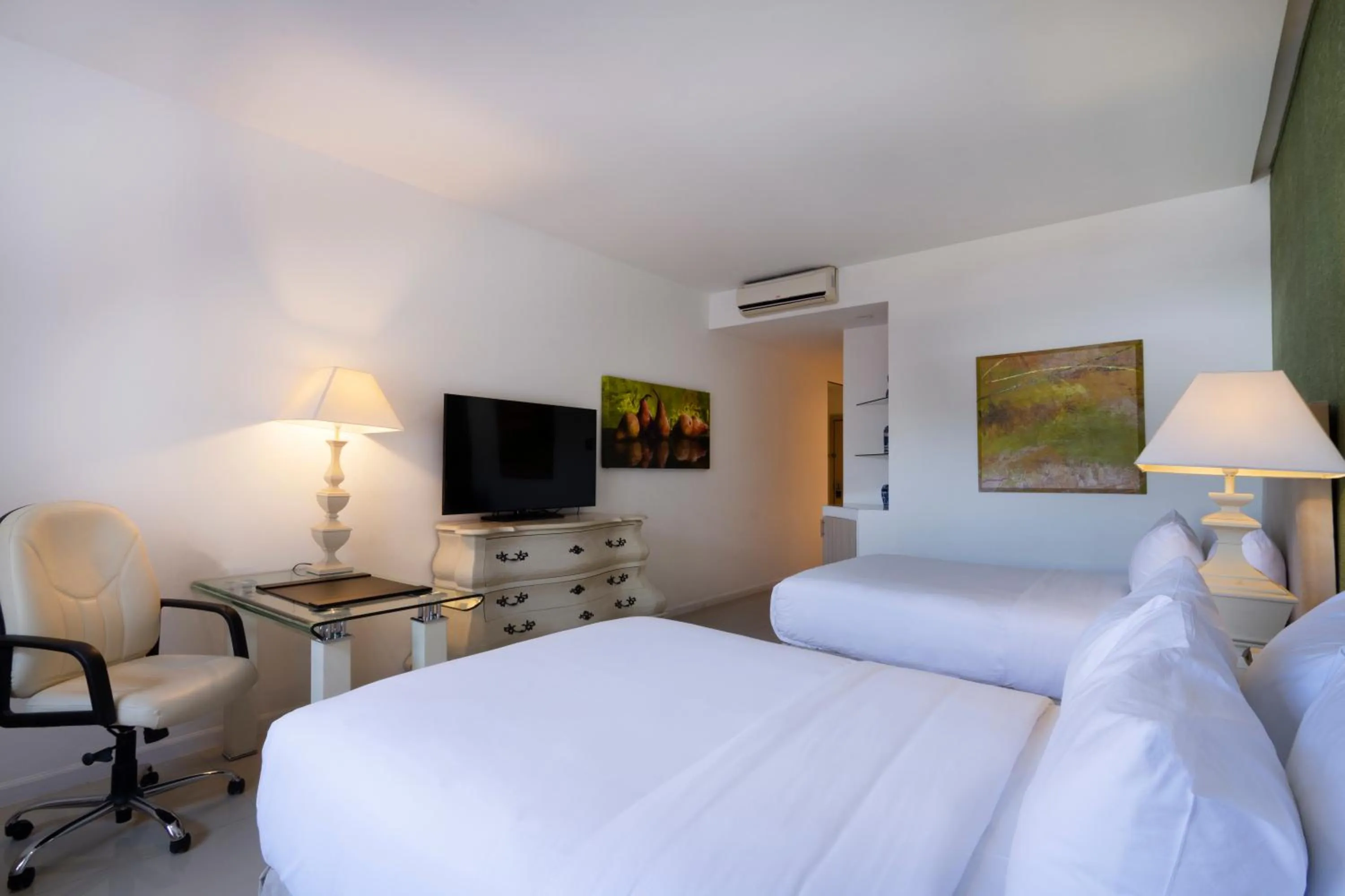 TV and multimedia, Bed in Hilton MM Grand Hotel Puebla, Tapestry Collection