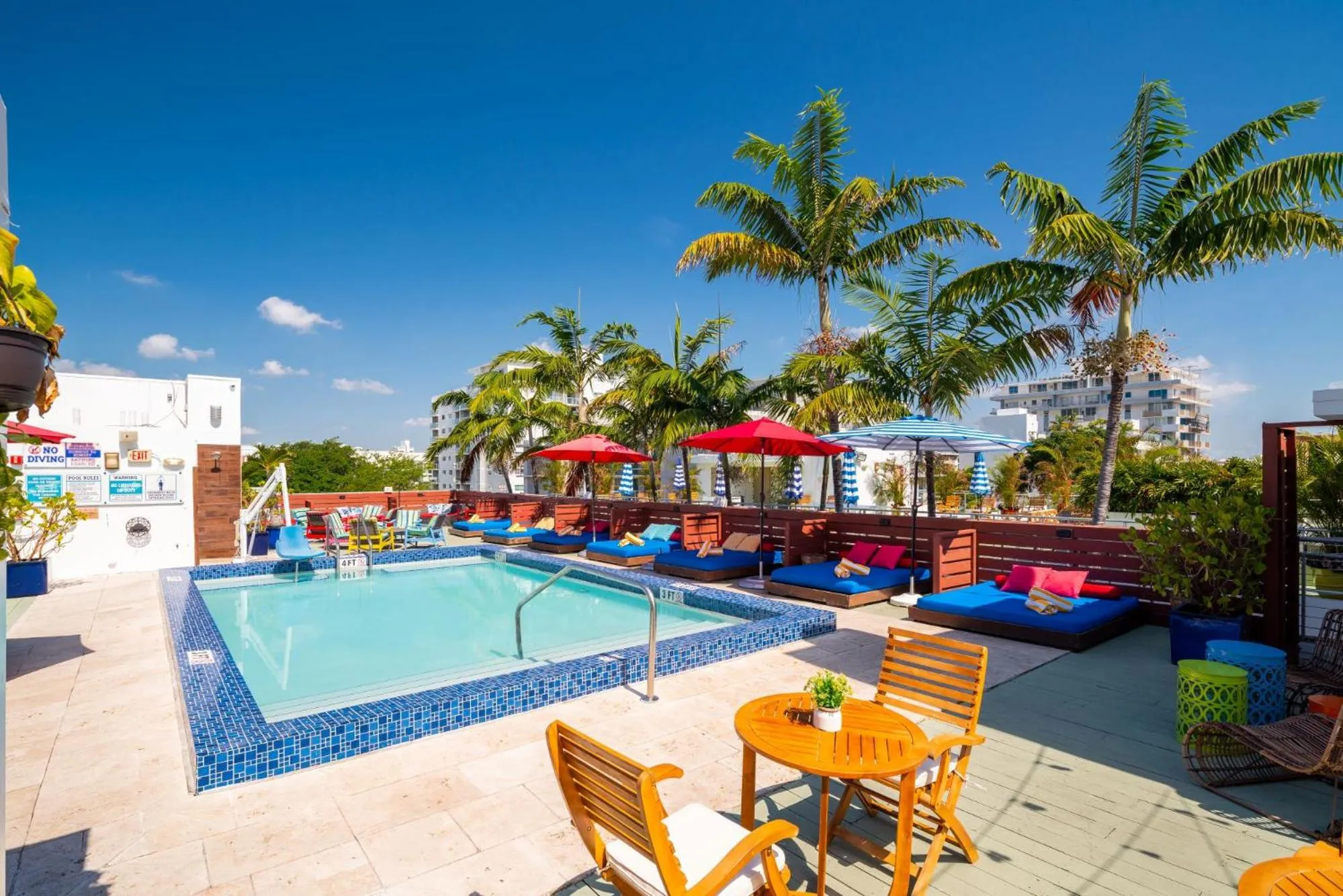 Swimming pool in Catalina Hotel & Beach Club