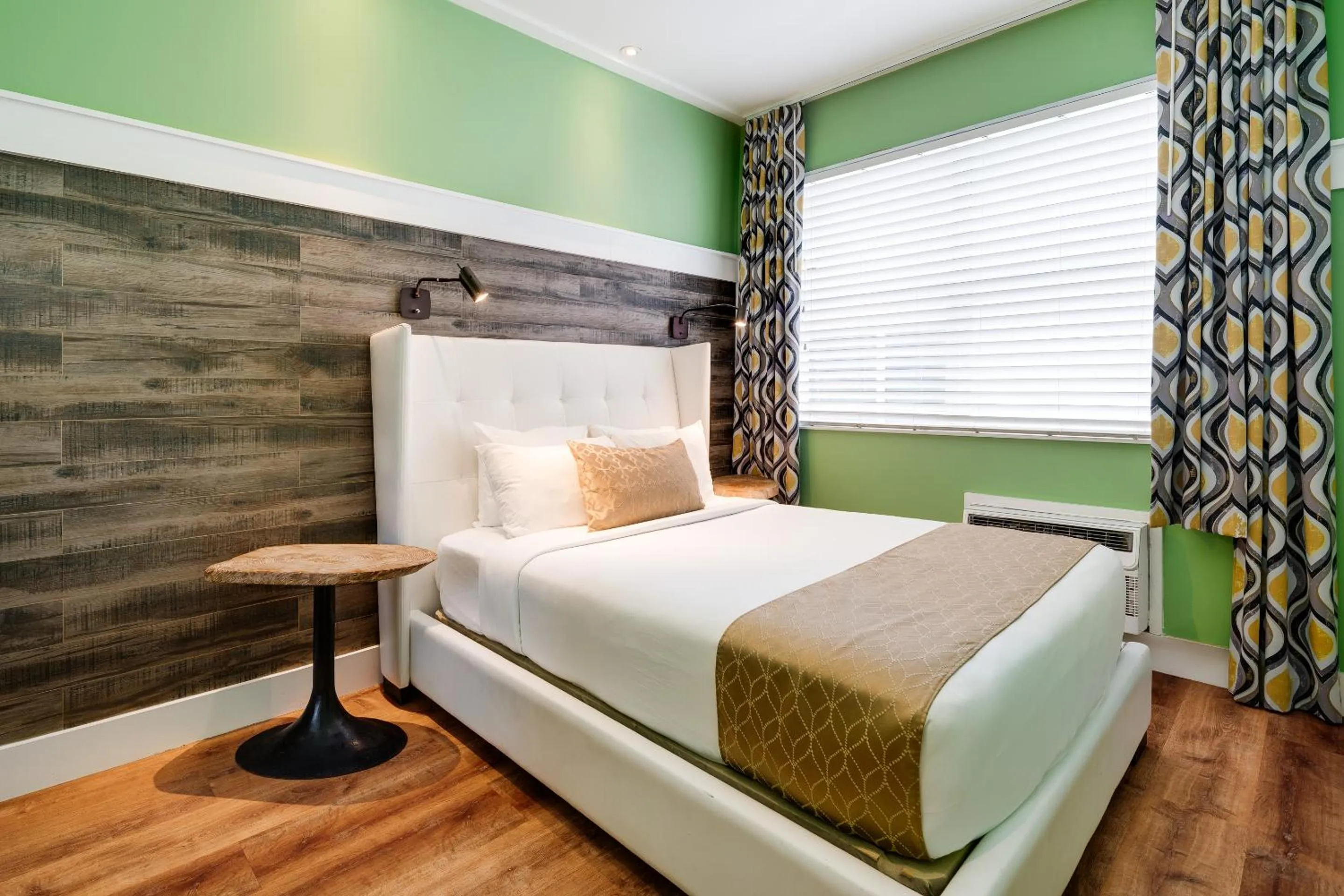 Bed in Catalina Hotel & Beach Club