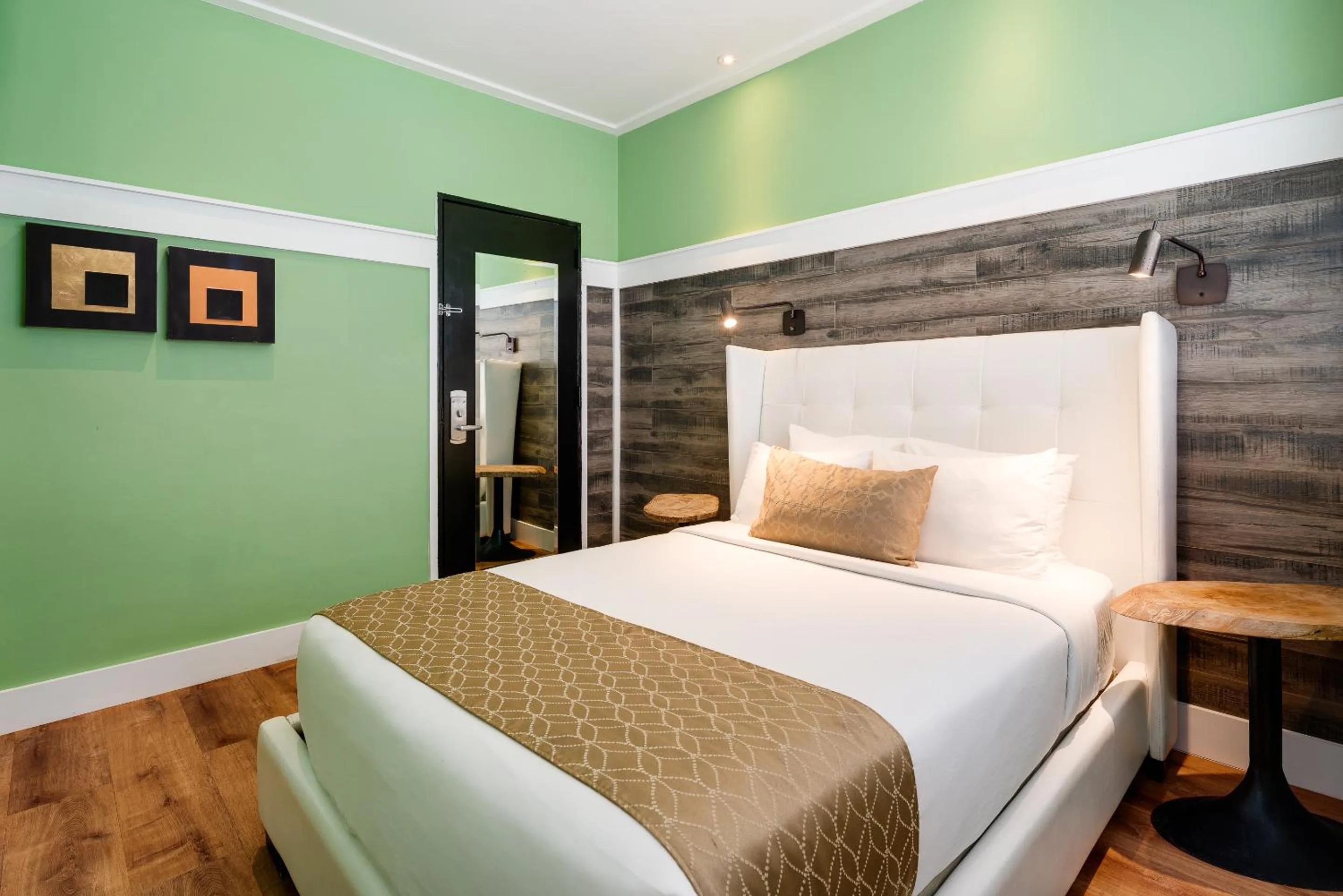 Bed in Catalina Hotel & Beach Club