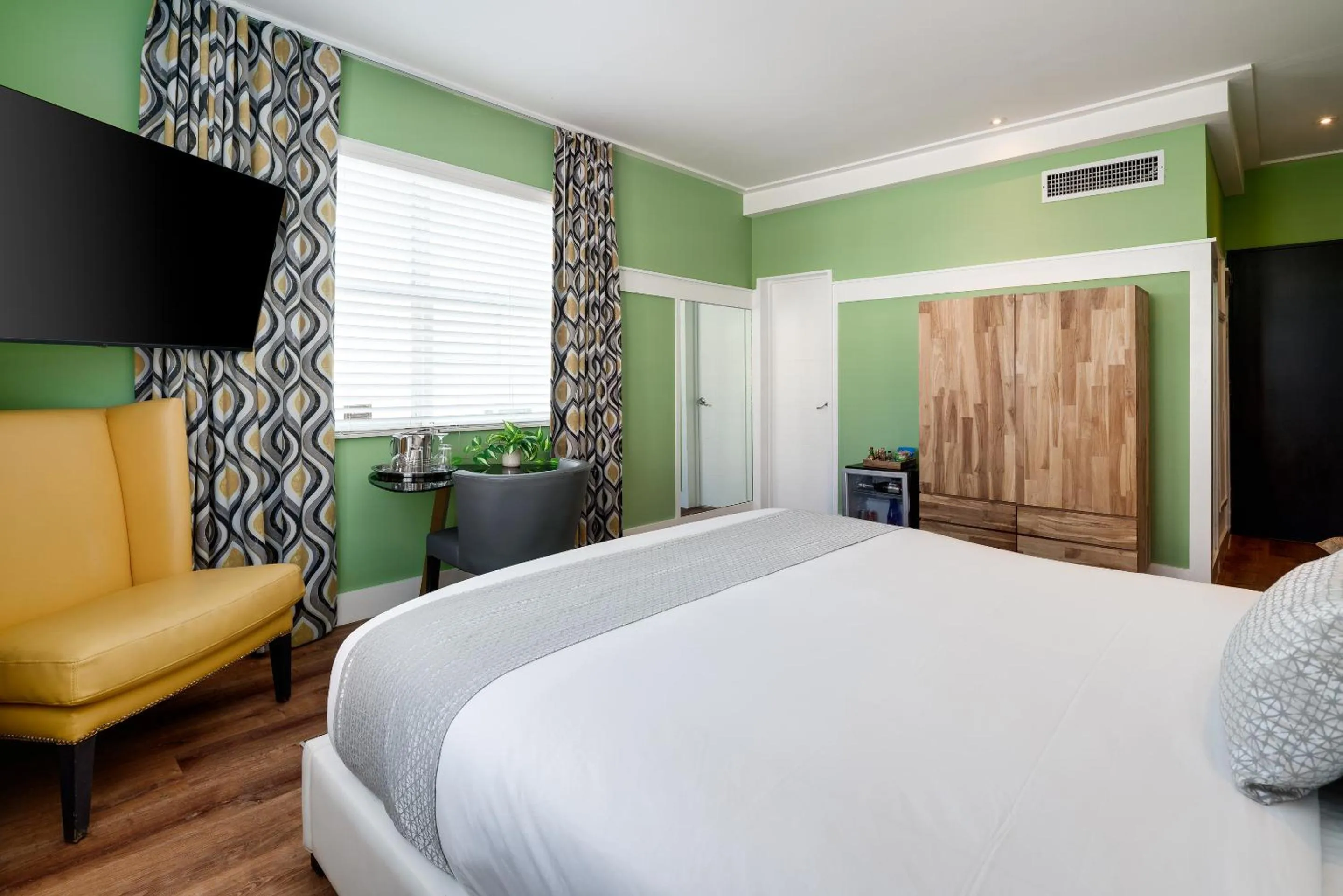 Bed in Catalina Hotel & Beach Club