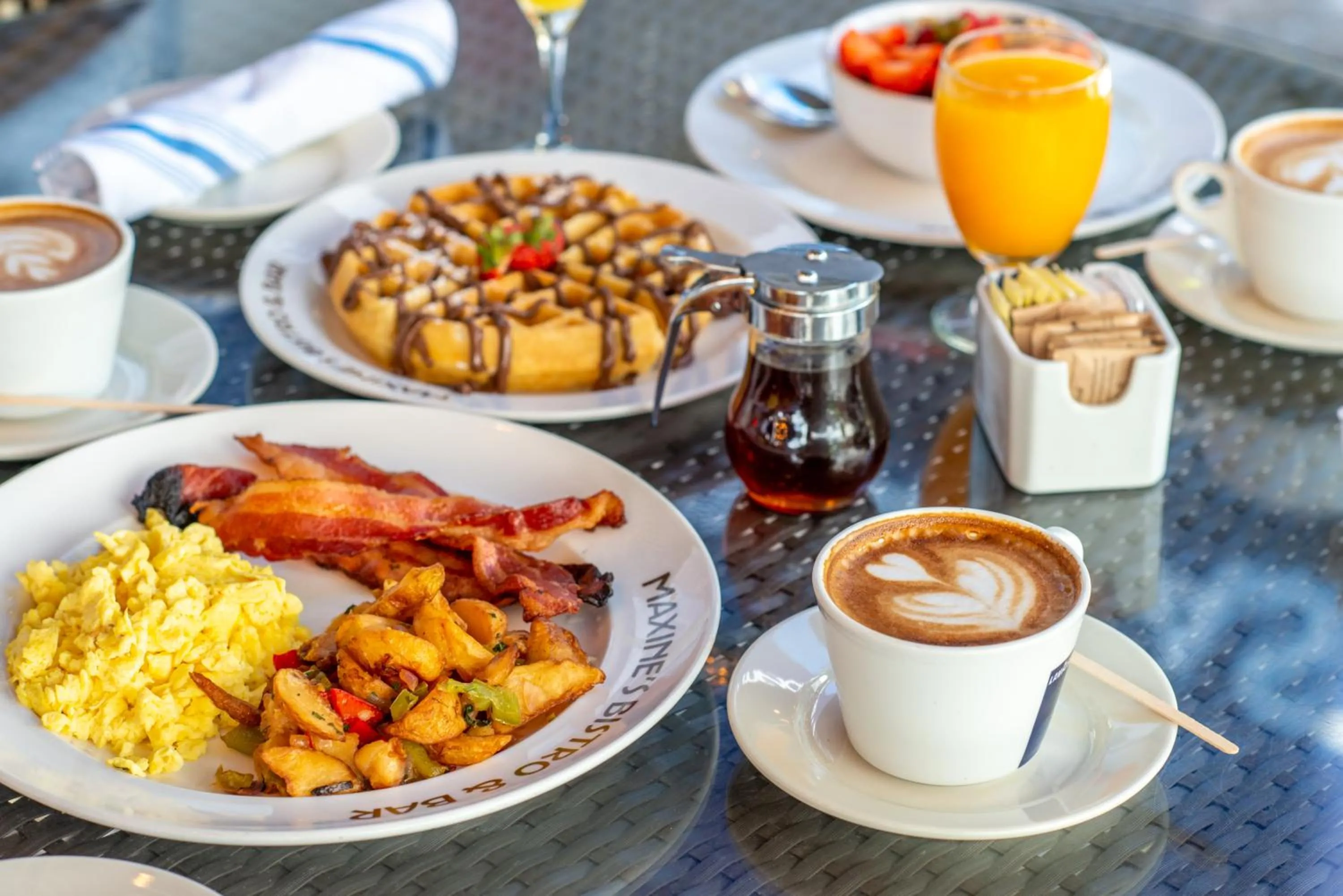 Food and drinks in Catalina Hotel & Beach Club