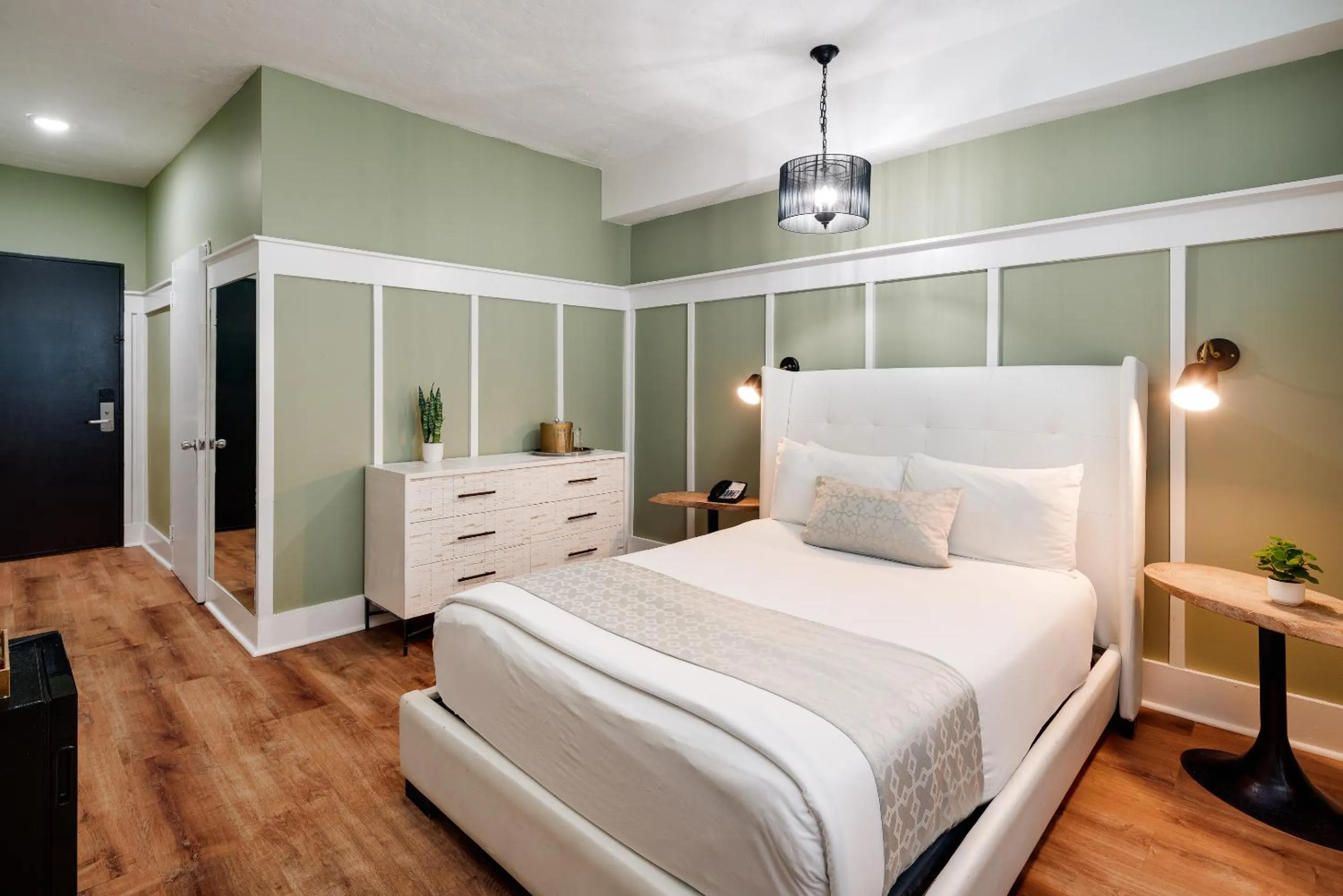 Bed in Catalina Hotel & Beach Club