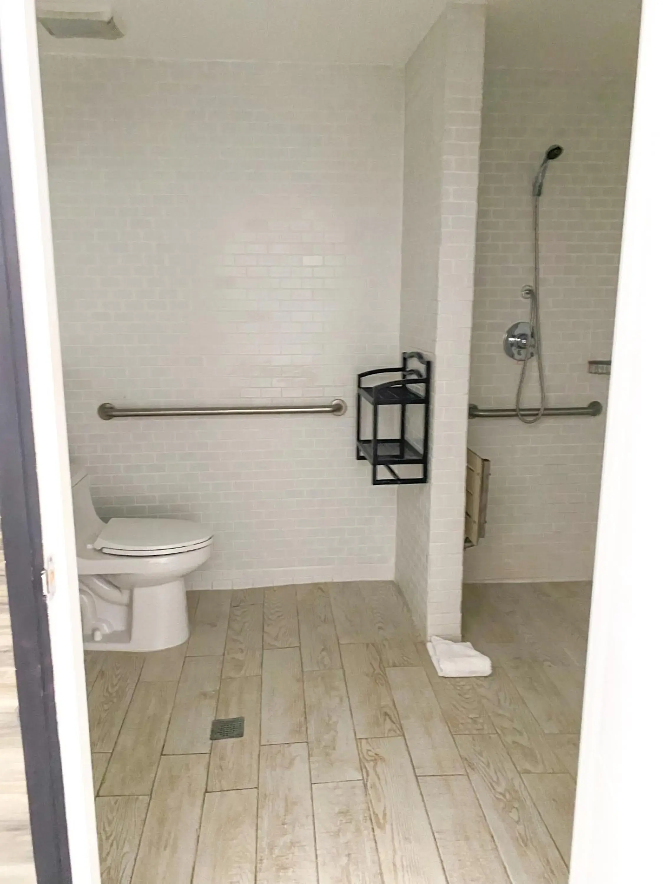 Accessible King Bedroom in Catalina Hotel & Beach Club Accessible King Bedroom in Catalina Hotel & Beach Club