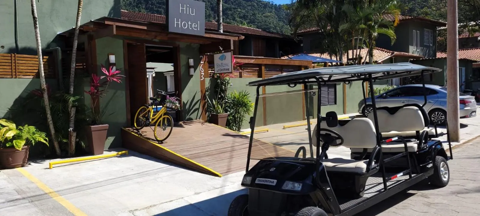 Facade/entrance in Hiu Hotel