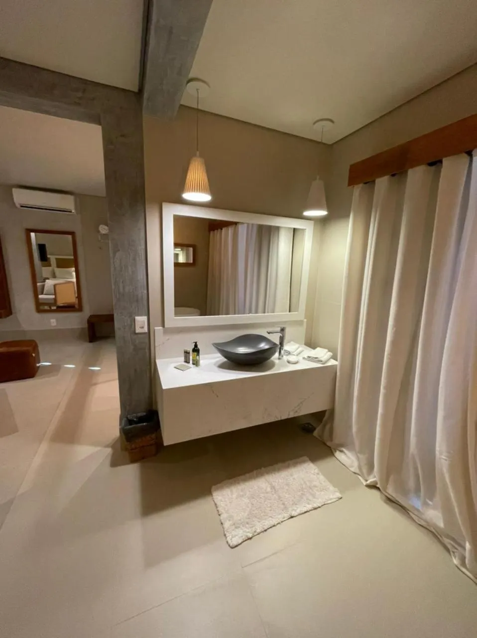 Bathroom, Bed in Hiu Hotel