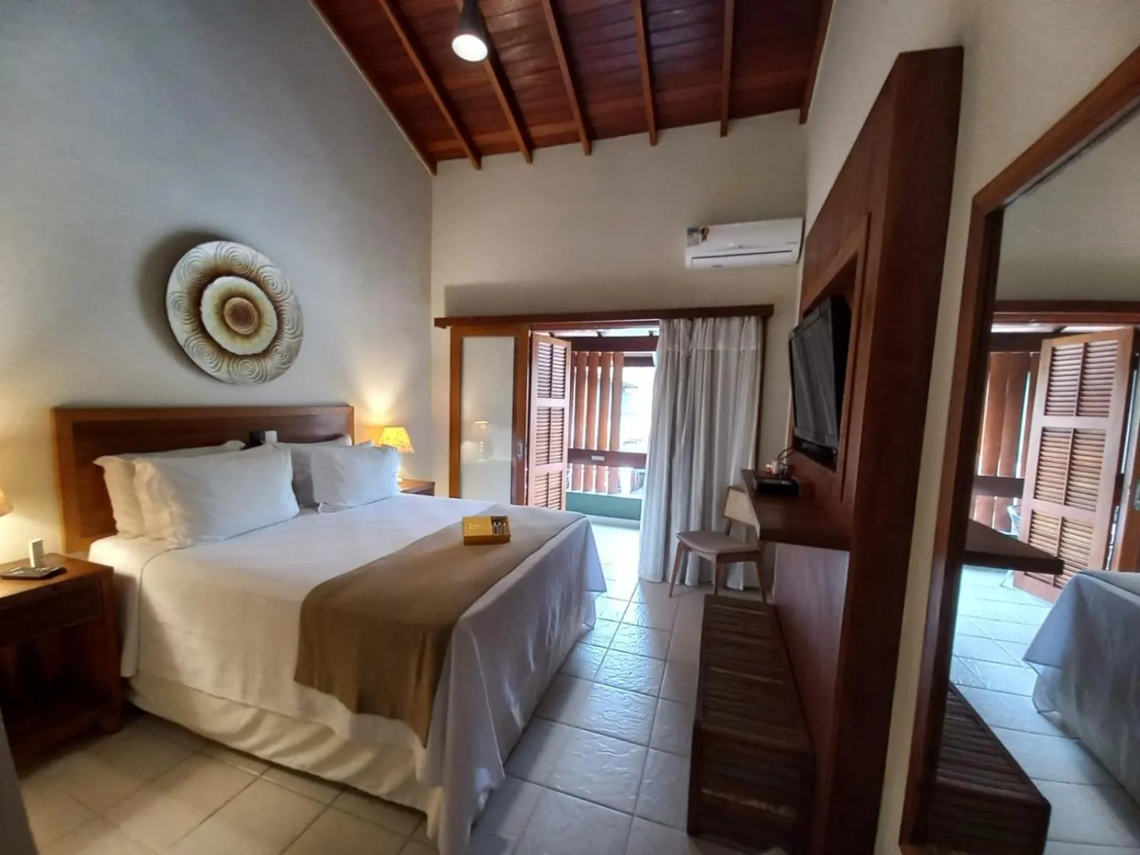 Queen Room with Balcony in Hiu Hotel