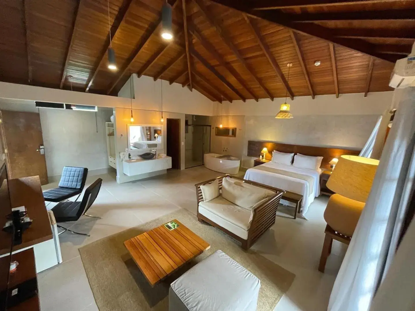 TV and multimedia, Bed in Hiu Hotel TV and multimedia, Bed in Hiu Hotel