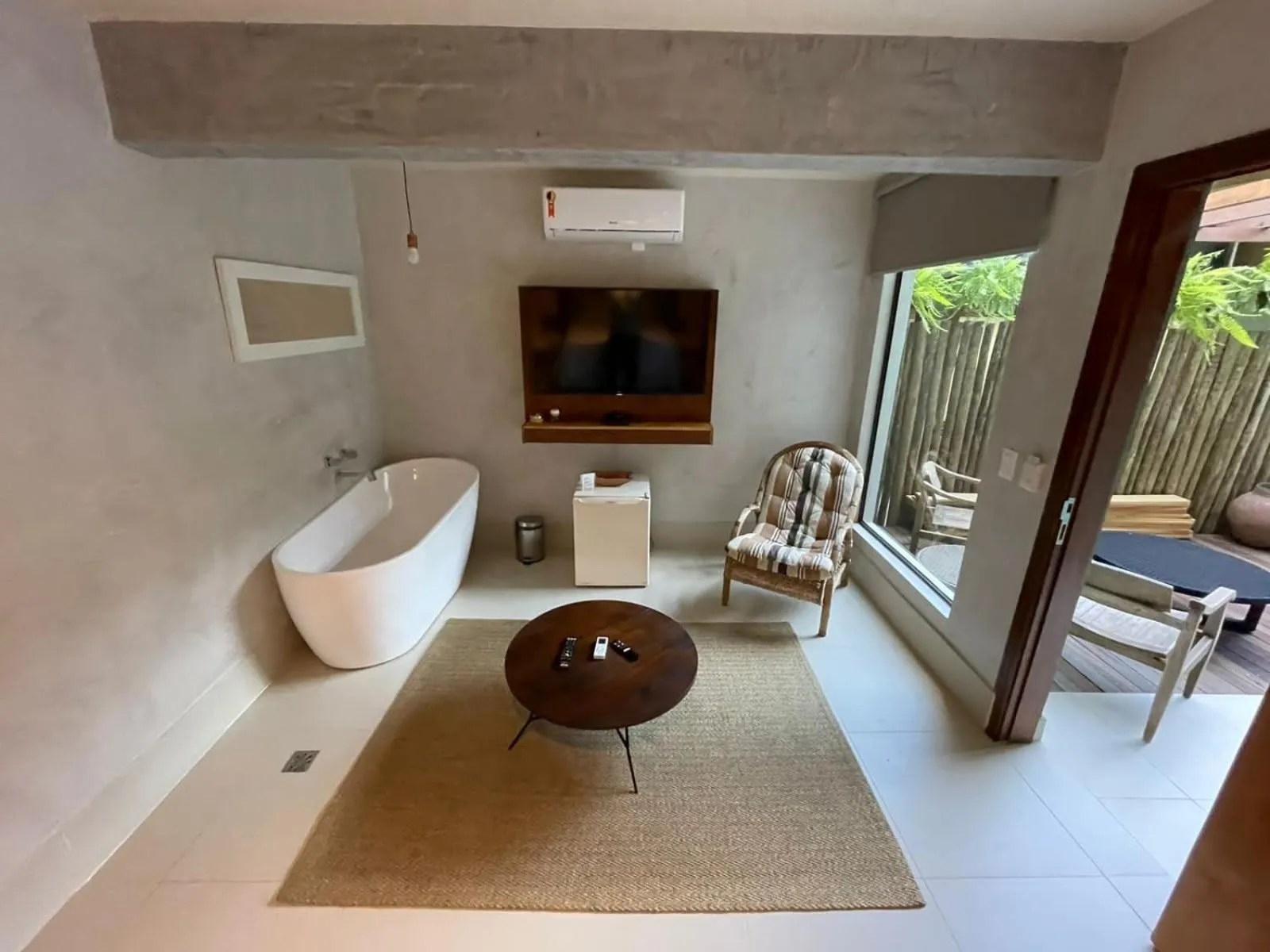 TV and multimedia in Hiu Hotel