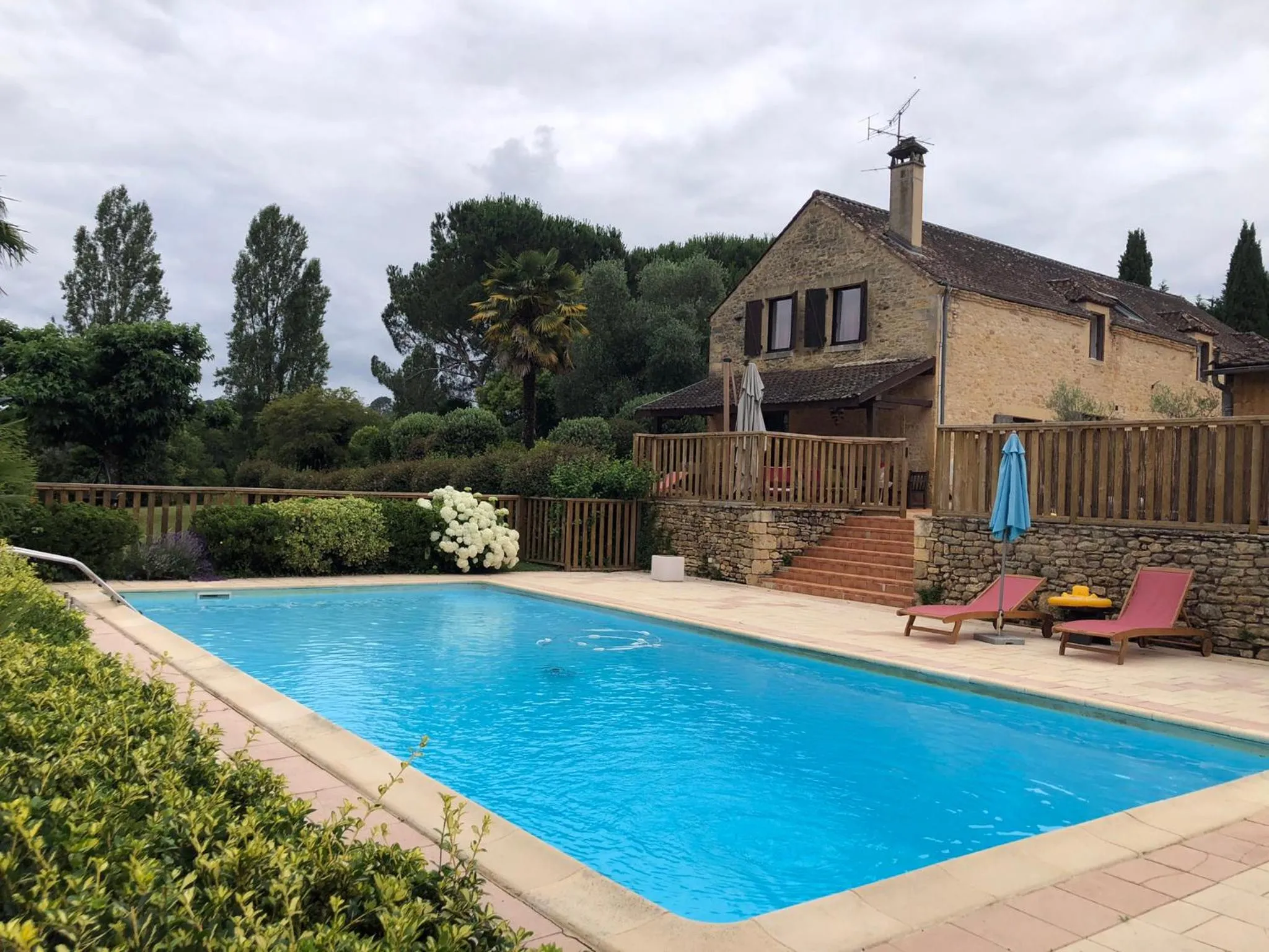 Swimming pool in Le domaine Aubazen