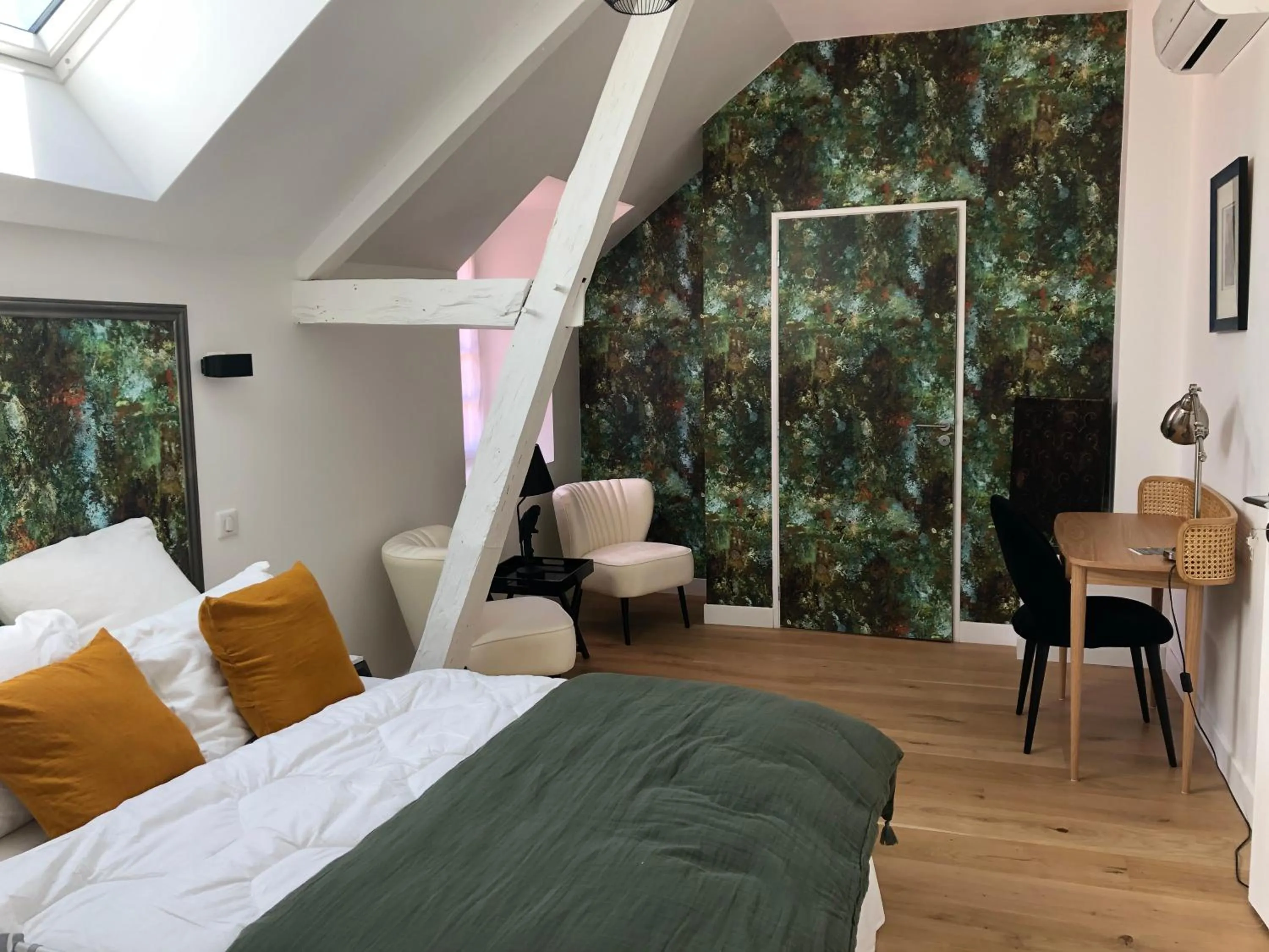 Photo of the whole room in Le domaine Aubazen