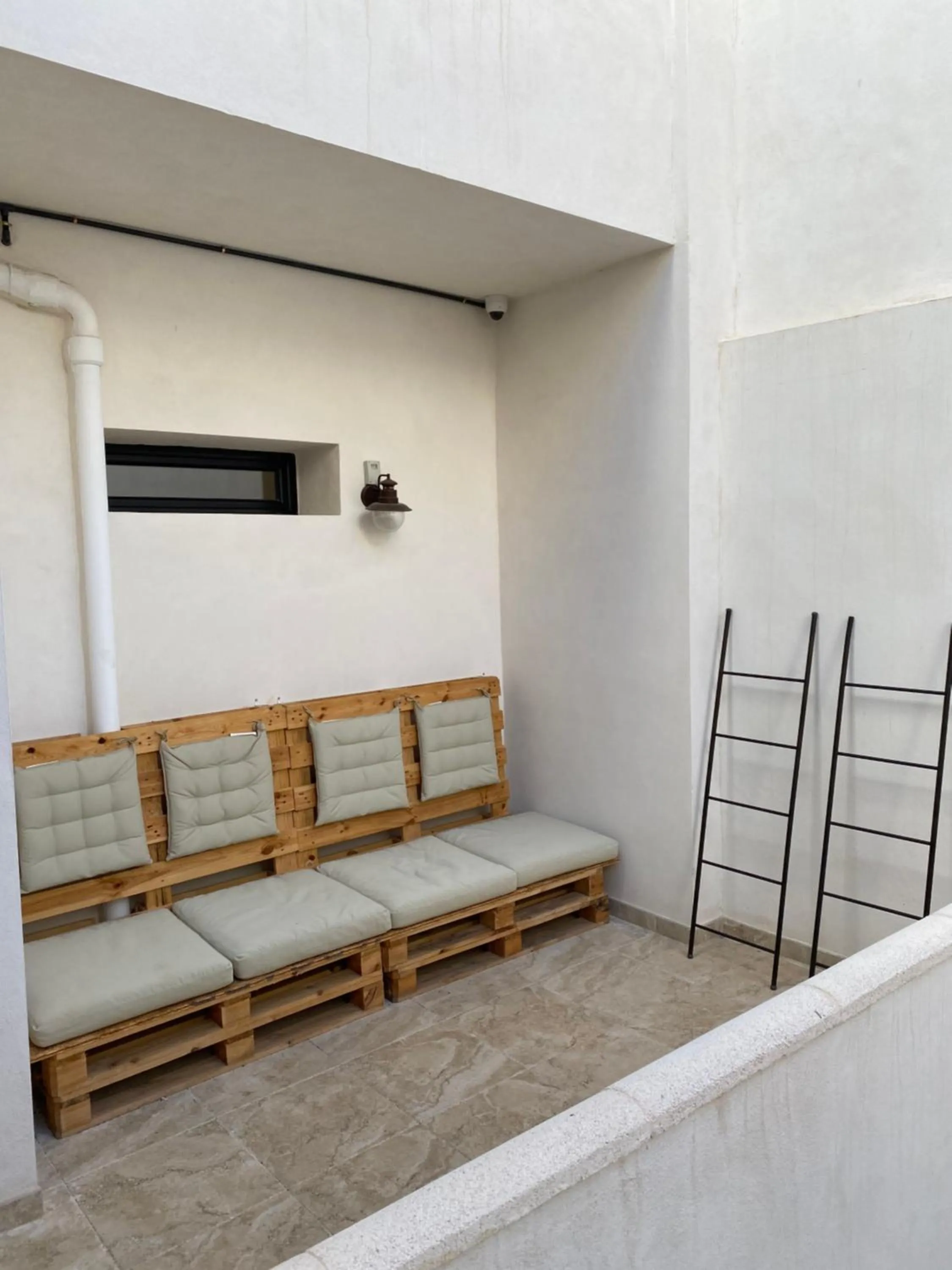 Balcony/Terrace in Hostel Numero Trece - FREE towels, coffee & tea, remote check-in