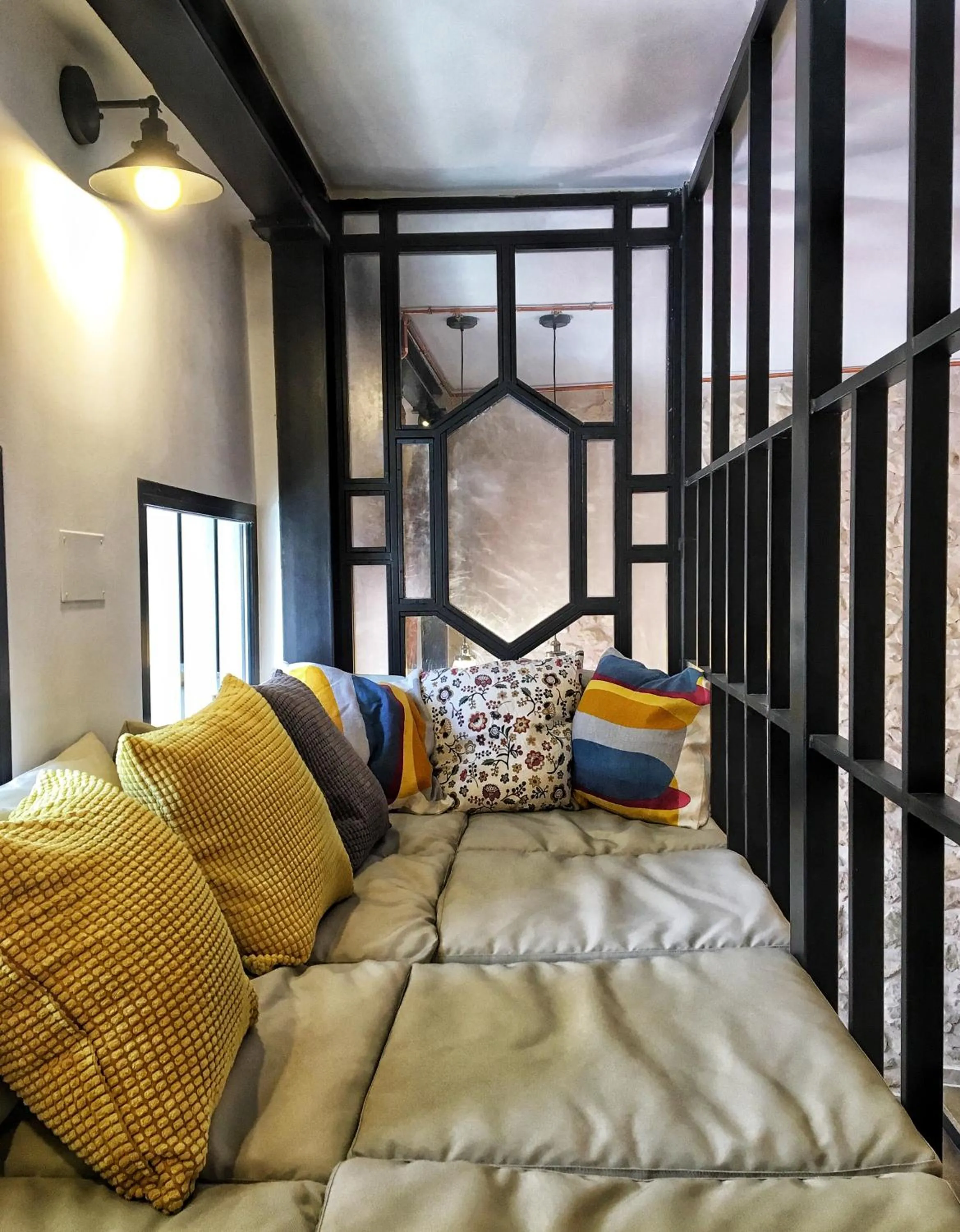 Living room, Bed in Hostel Numero Trece - FREE towels, coffee & tea, remote check-in