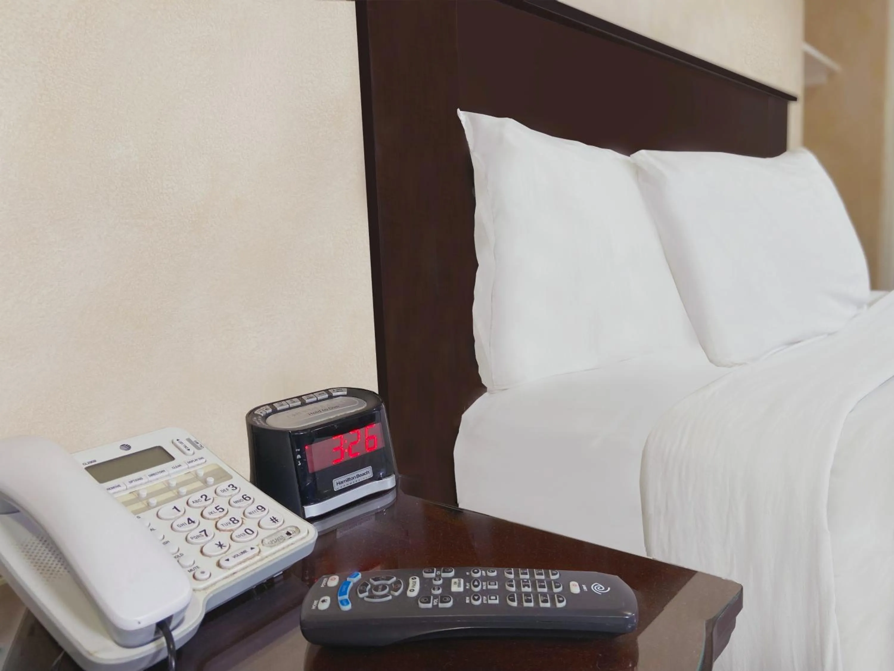 Bed in Nite Inn at Universal City - Walking Distance to Universal Studios Hollywood