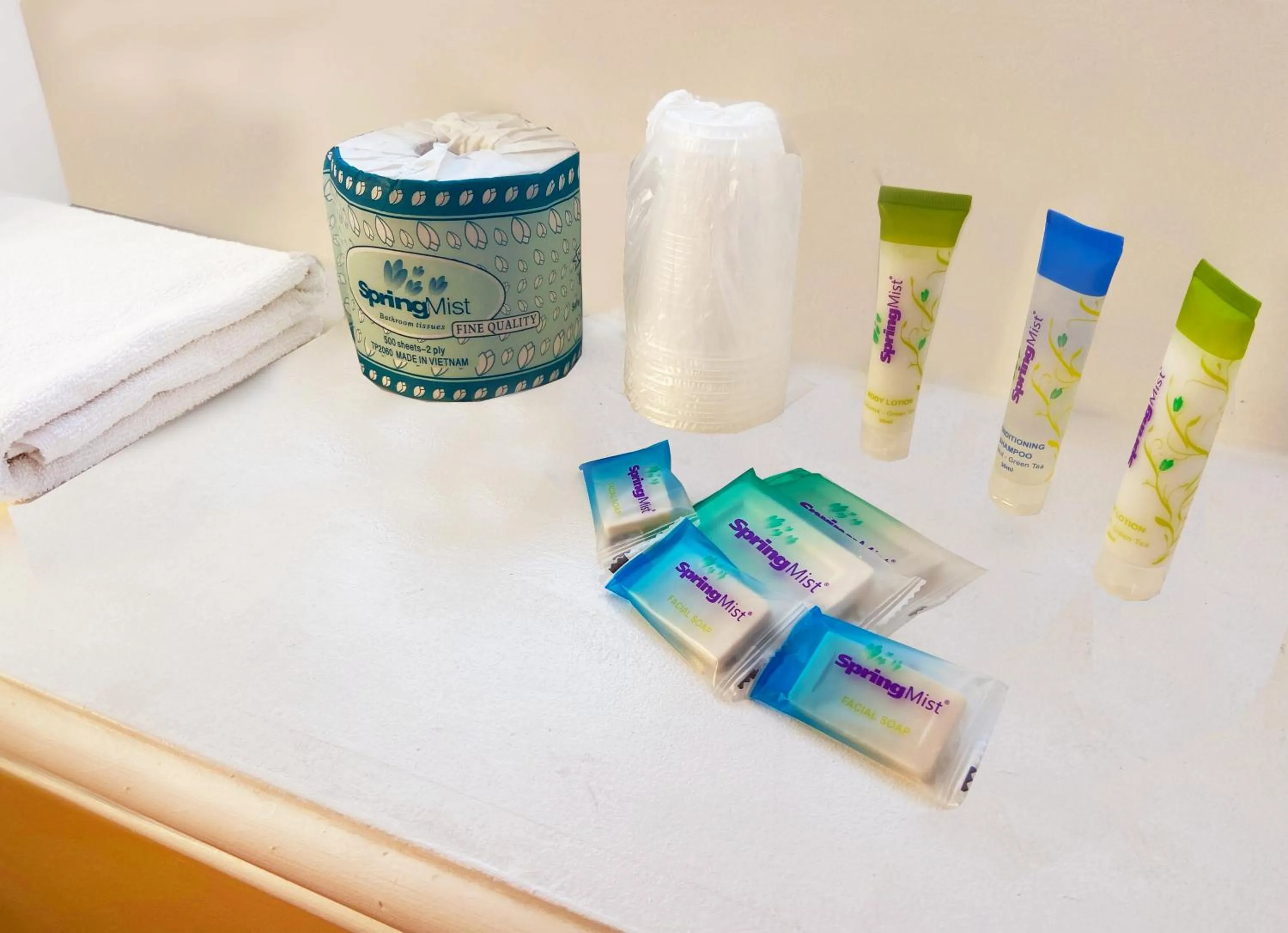 Bathroom in Nite Inn at Universal City - Walking Distance to Universal Studios Hollywood