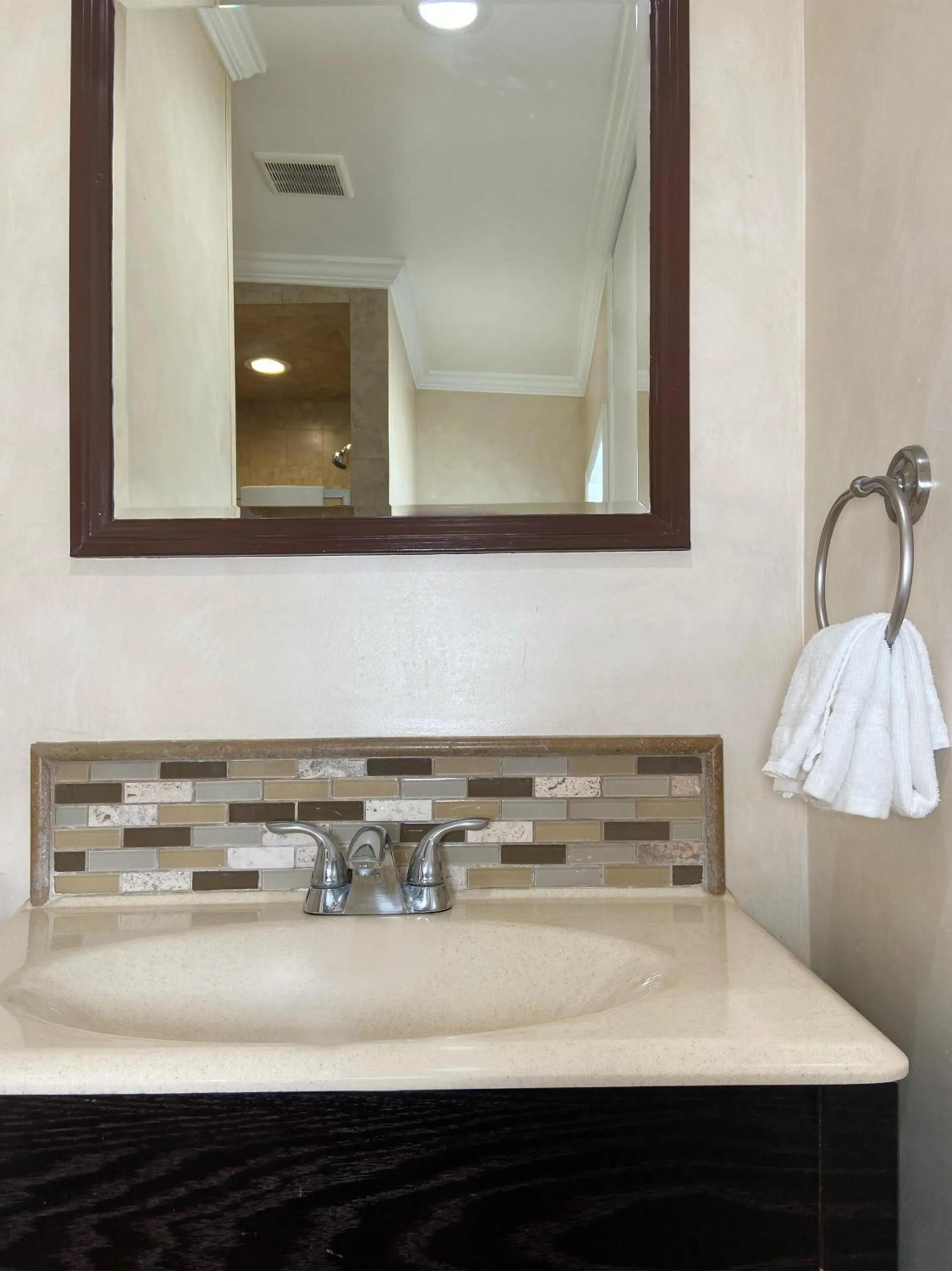 Bathroom in Nite Inn at Universal City - Walking Distance to Universal Studios Hollywood