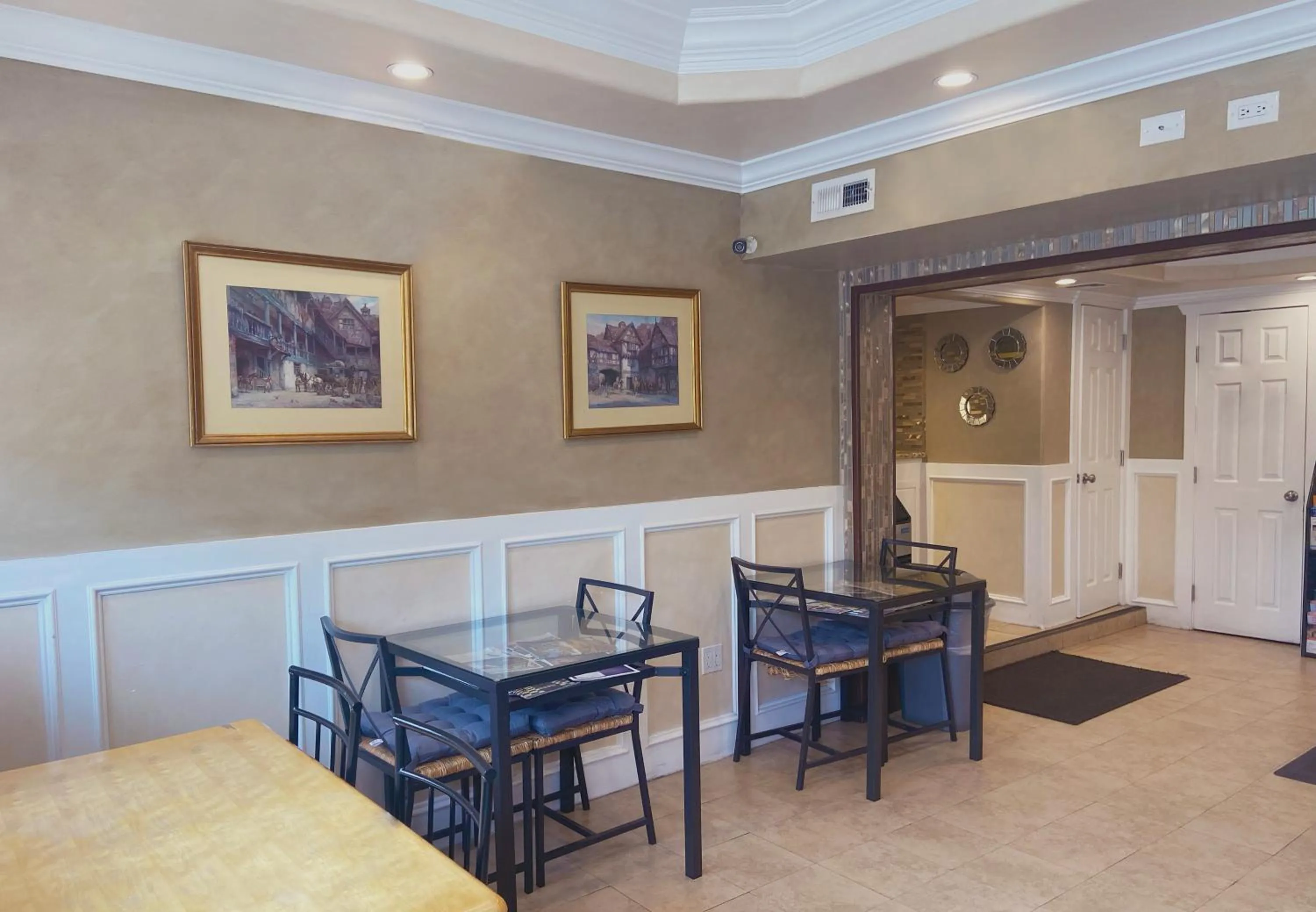 Property building in Nite Inn at Universal City - Walking Distance to Universal Studios Hollywood