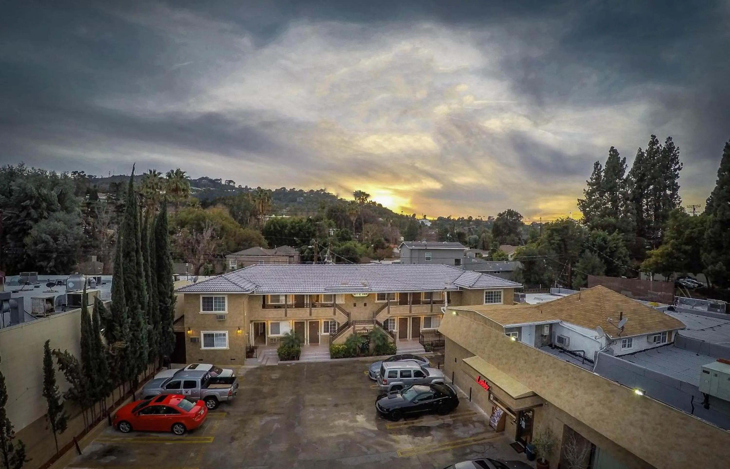 Property building in Nite Inn at Universal City - Walking Distance to Universal Studios Hollywood