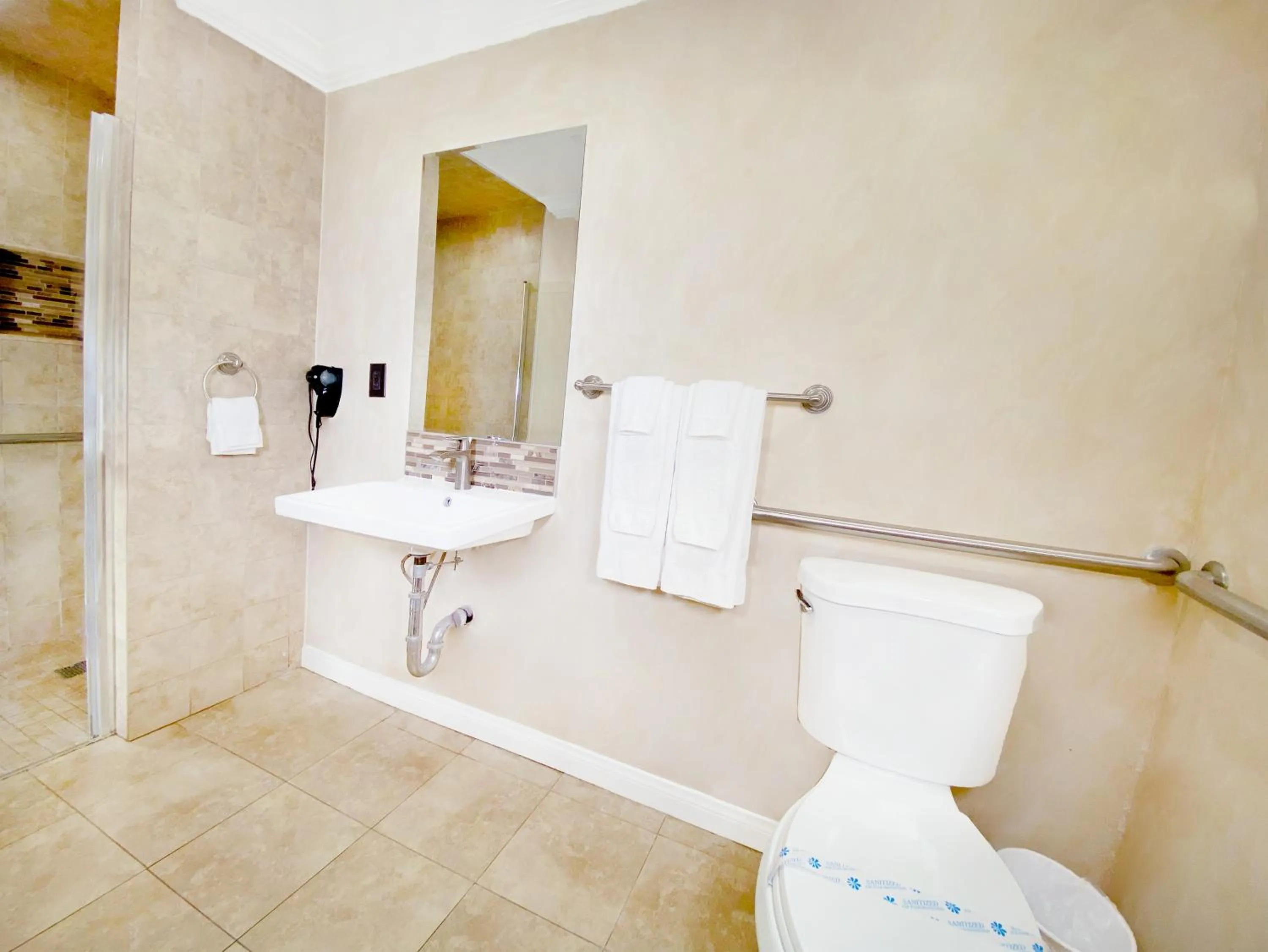 Shower in Nite Inn at Universal City - Walking Distance to Universal Studios Hollywood