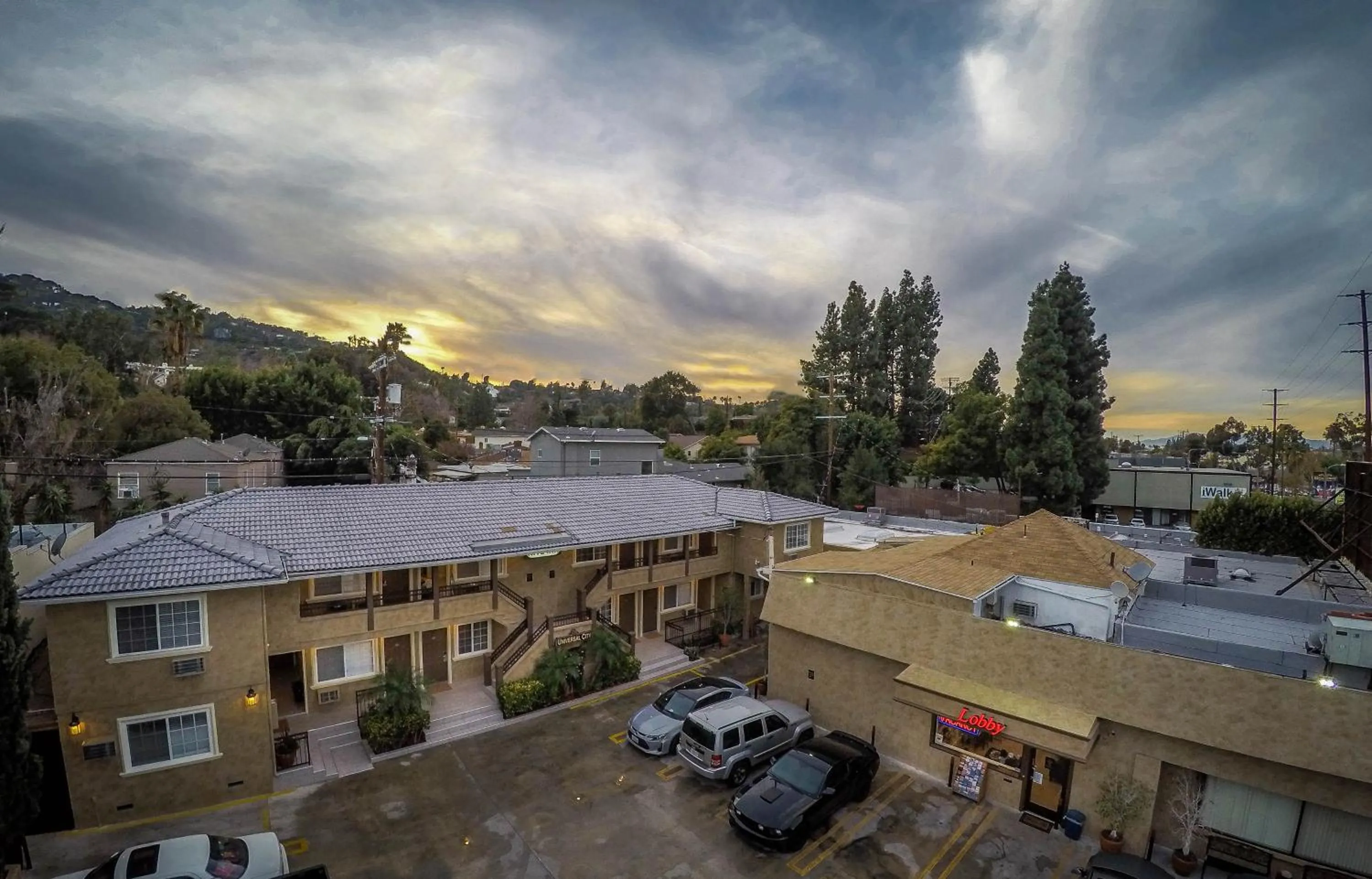 Property building in Nite Inn at Universal City - Walking Distance to Universal Studios Hollywood