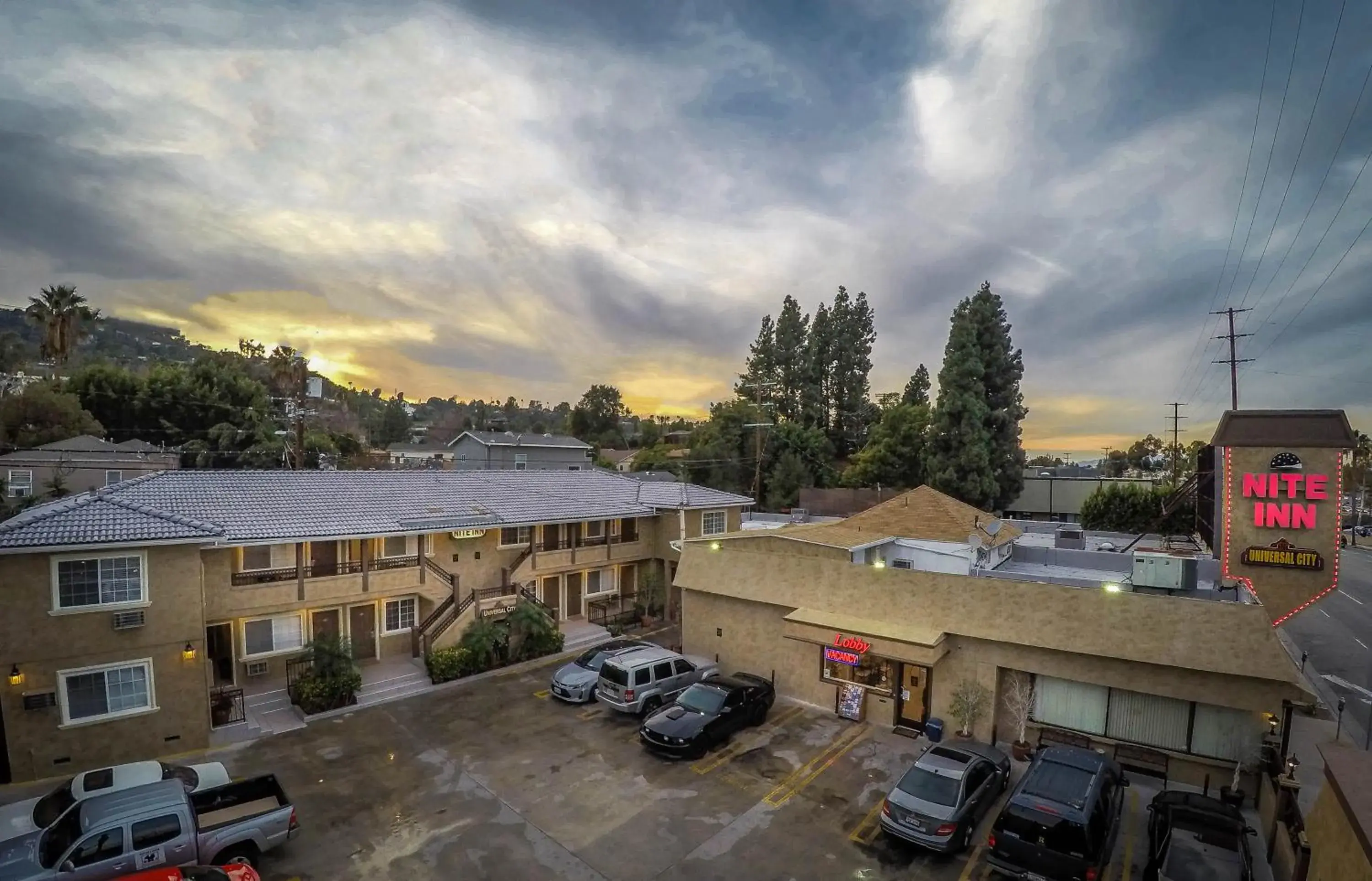 Property building in Nite Inn at Universal City - Walking Distance to Universal Studios Hollywood Property building in Nite Inn at Universal City - Walking Distance to Universal Studios Hollywood