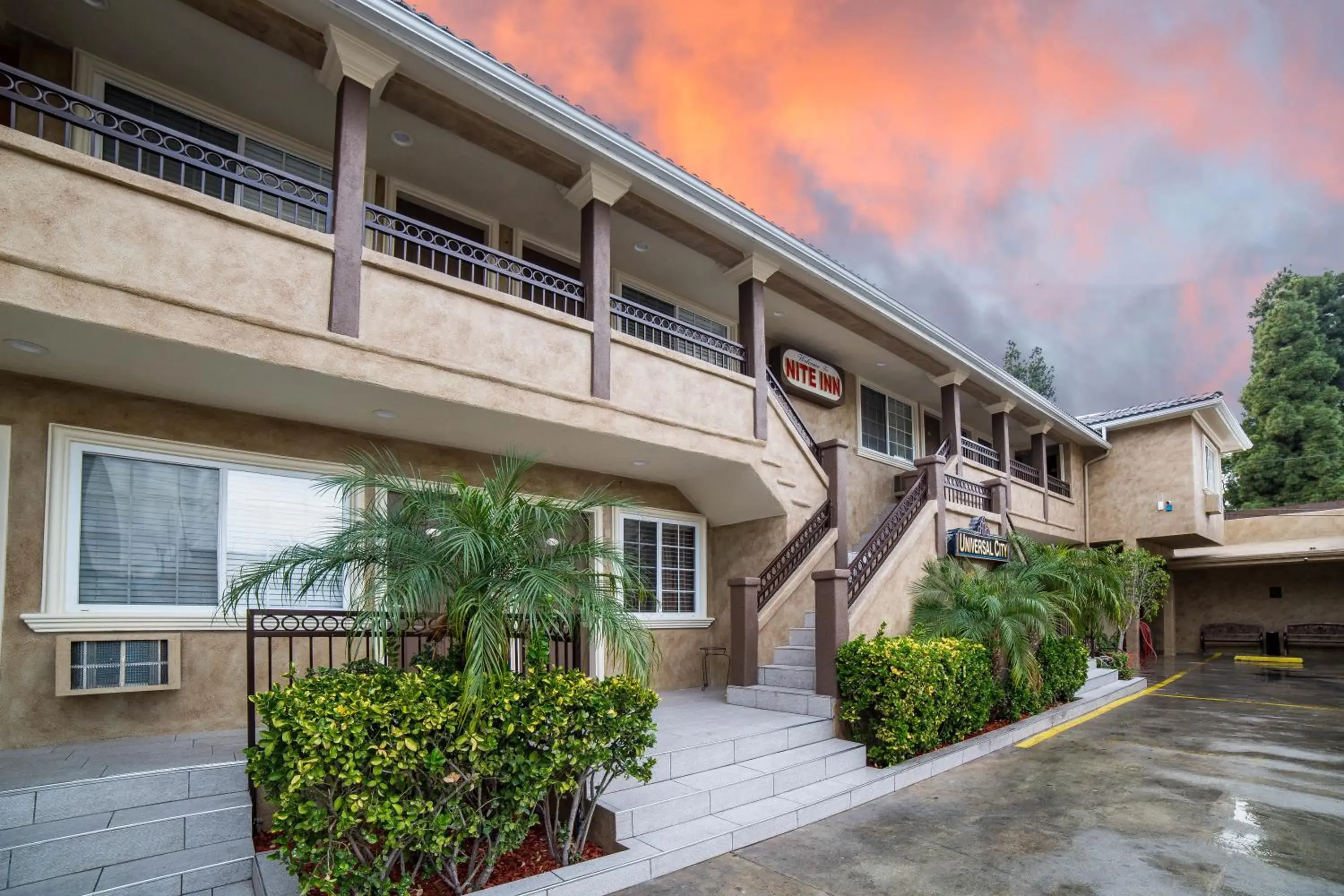 Property building in Nite Inn at Universal City - Walking Distance to Universal Studios Hollywood Property building in Nite Inn at Universal City - Walking Distance to Universal Studios Hollywood