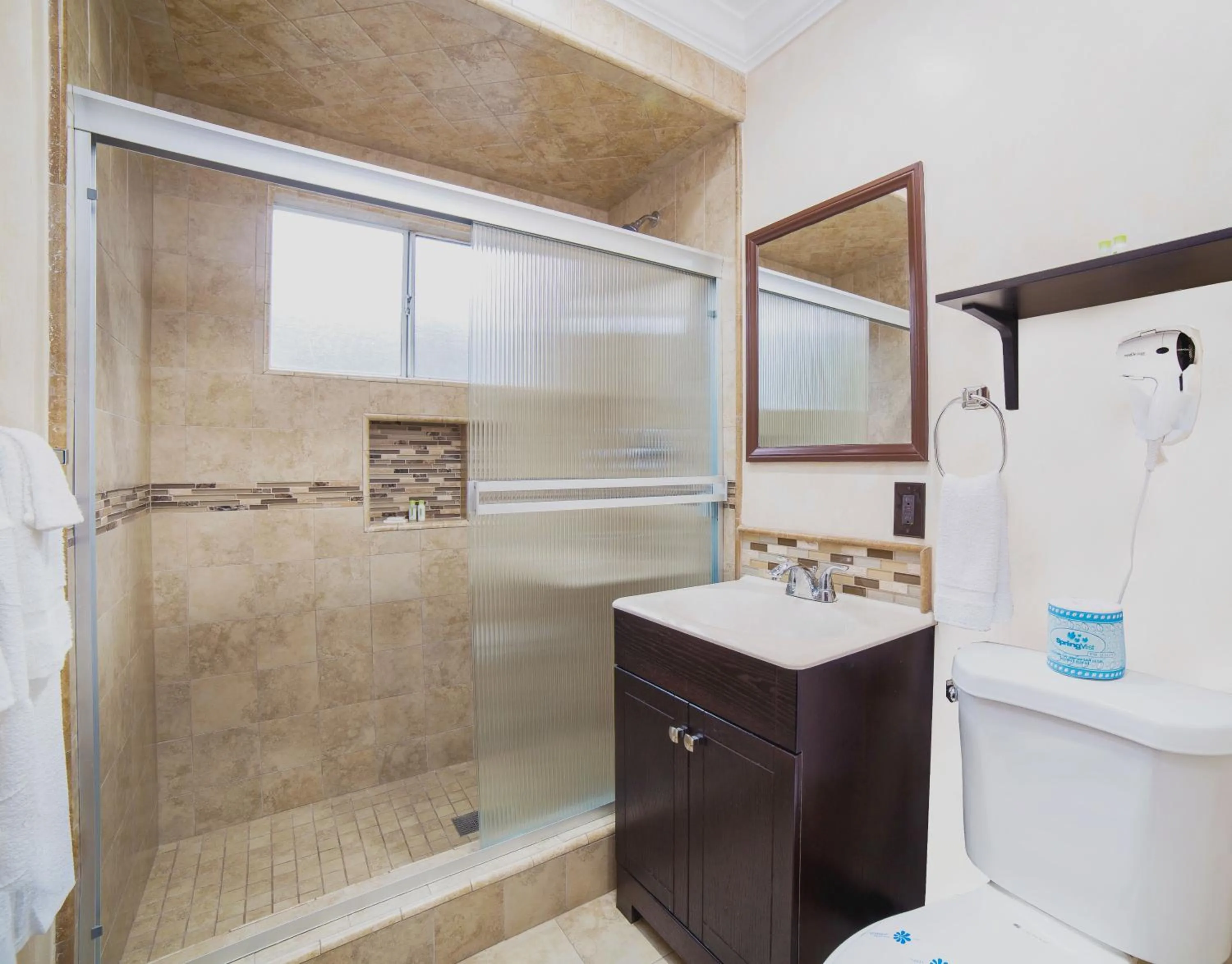 Shower in Nite Inn at Universal City - Walking Distance to Universal Studios Hollywood