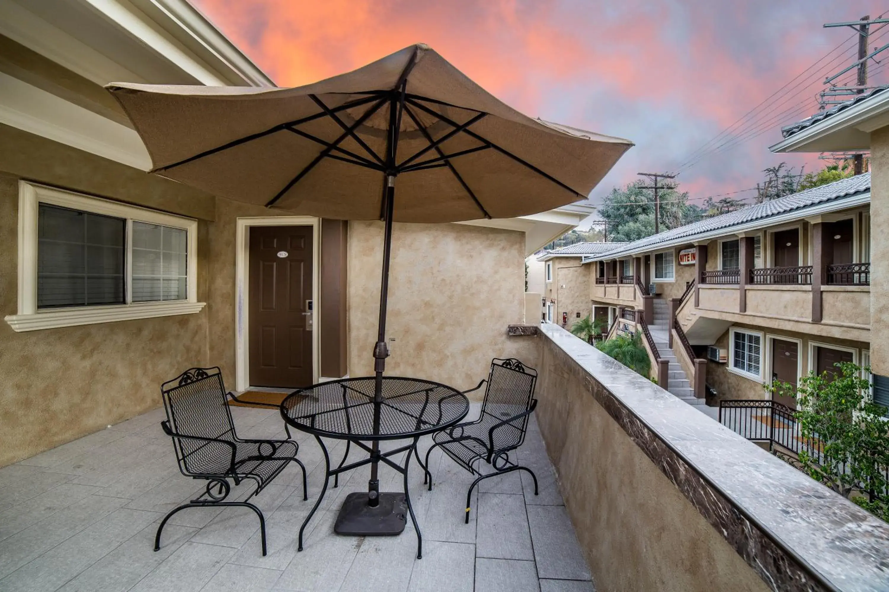 Day in Nite Inn at Universal City - Walking Distance to Universal Studios Hollywood Day in Nite Inn at Universal City - Walking Distance to Universal Studios Hollywood