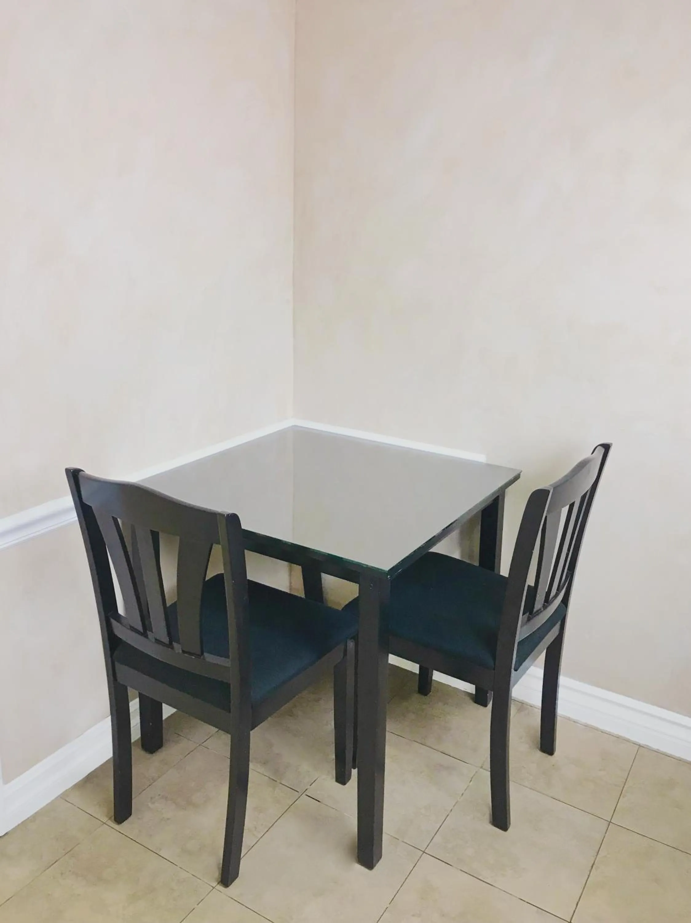 Seating area in Nite Inn at Universal City - Walking Distance to Universal Studios Hollywood