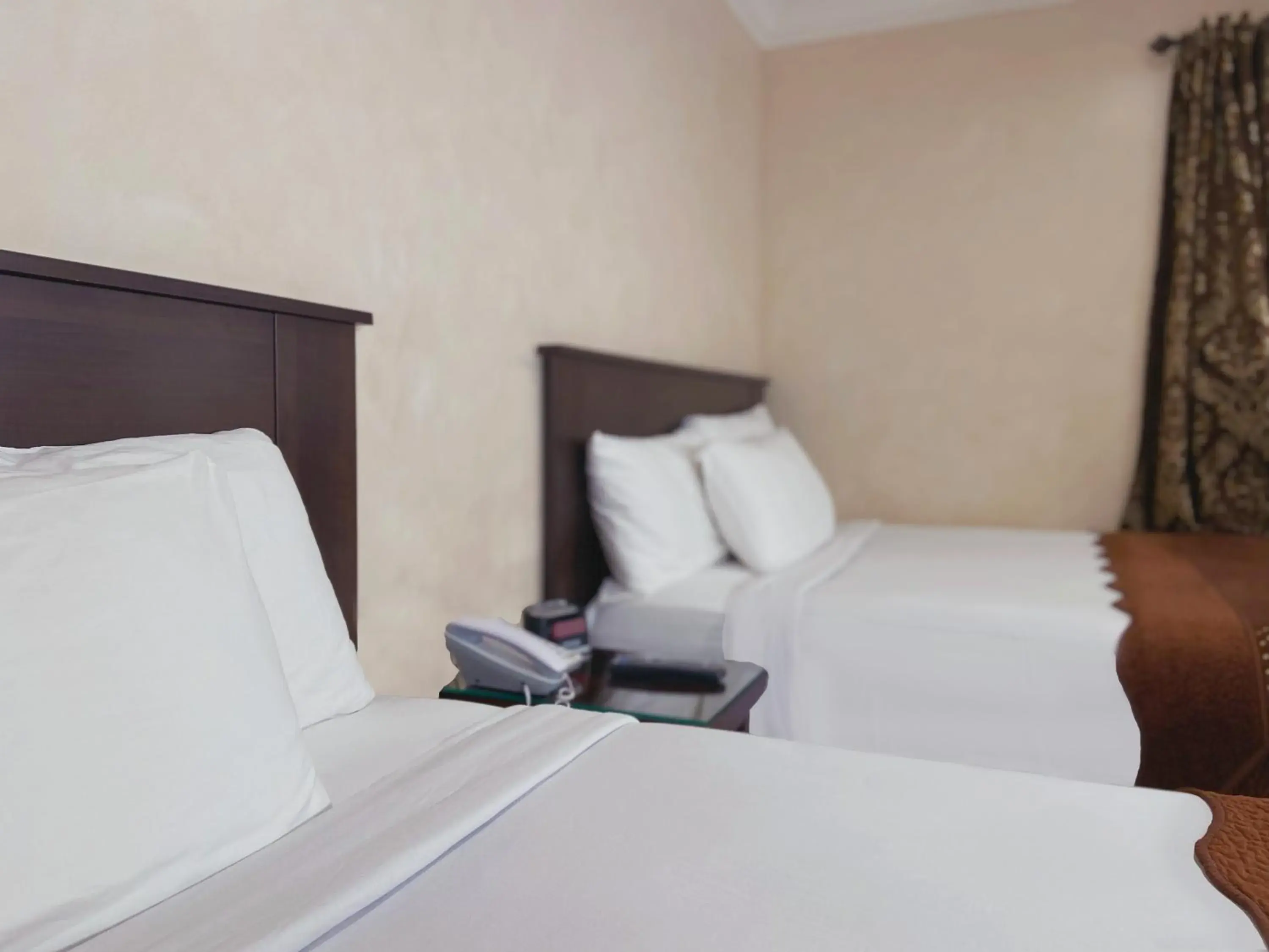 Bed in Nite Inn at Universal City - Walking Distance to Universal Studios Hollywood Bed in Nite Inn at Universal City - Walking Distance to Universal Studios Hollywood