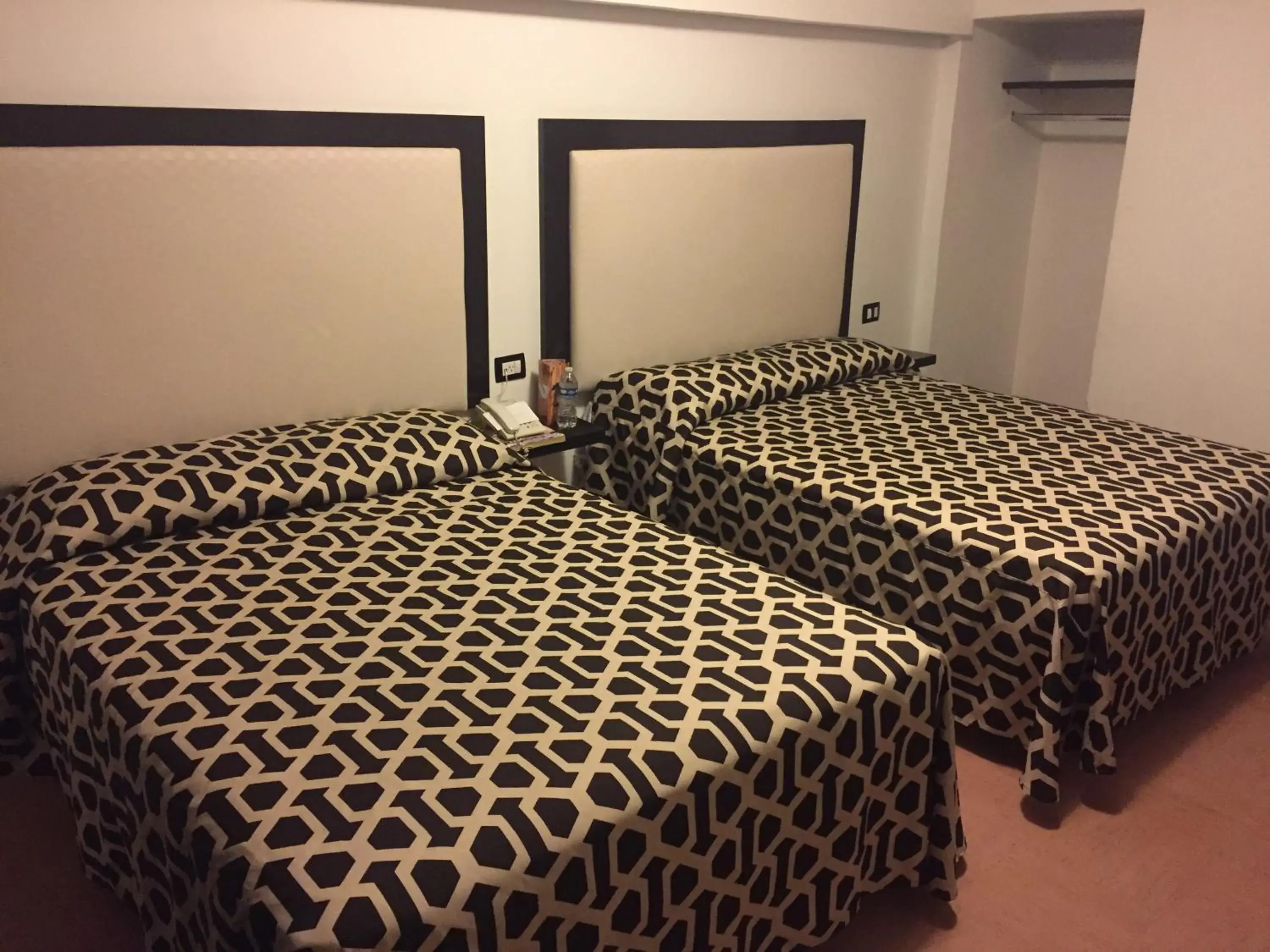 Double Room with Two Double Beds with Lake View in Hotel Essen's Double Room with Two Double Beds with Lake View in Hotel Essen's