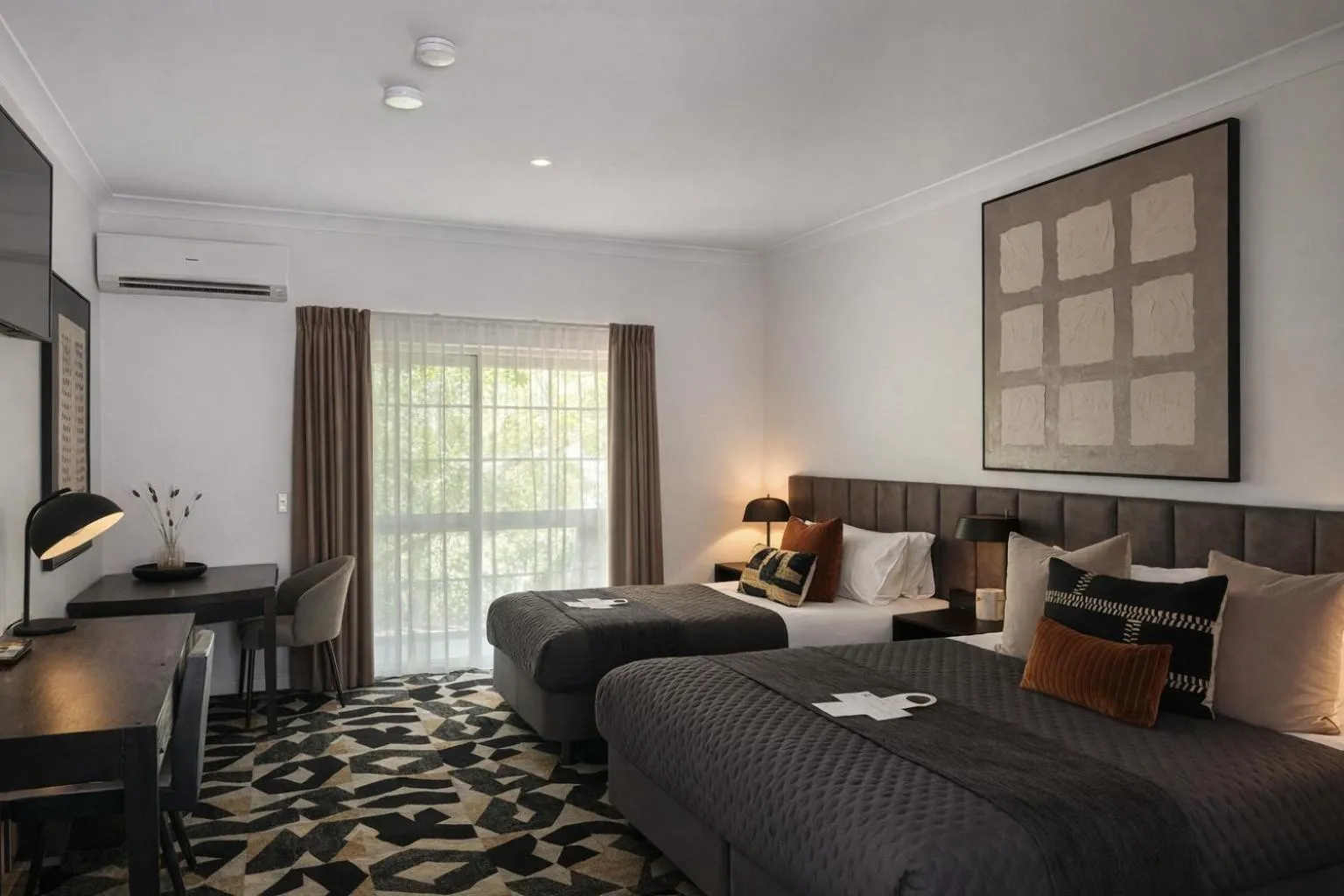 Bedroom, Bed in Alexandra Hills Hotel