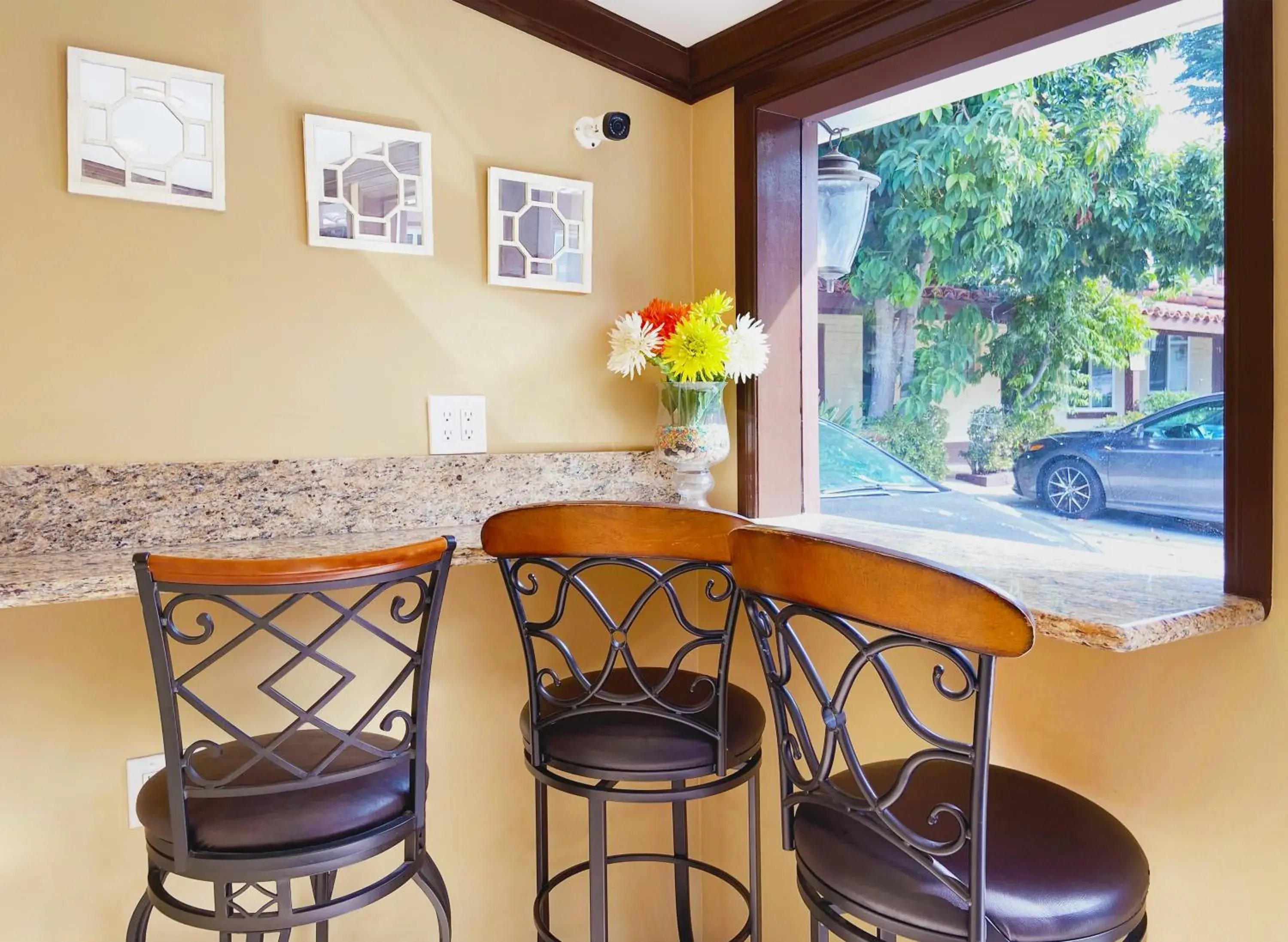 Lobby or reception in El Patio Inn - Near Universal Studios Hollywood Lobby or reception in El Patio Inn - Near Universal Studios Hollywood